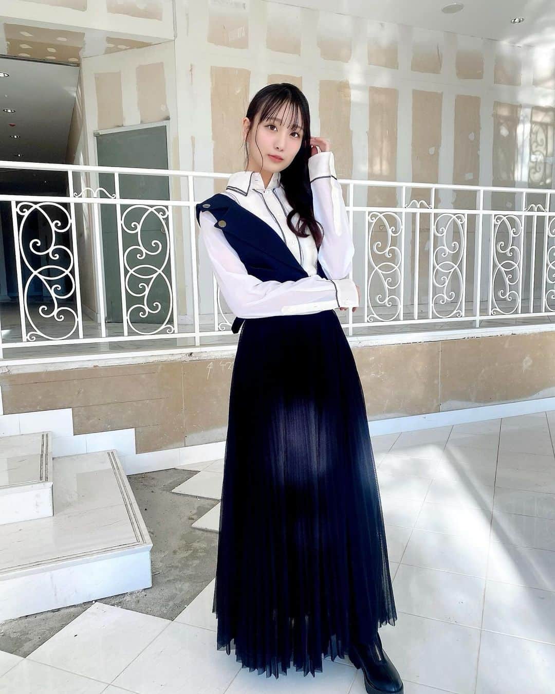 瀧脇笙古のインスタグラム：「🖤カタストロフィ🖤 ⁡ ⁡ ⁡ ⁡ 全身！アシンメトリー好きなので嬉しかったです！ ⁡ ⁡ ⁡ ⁡ #イコラブ」