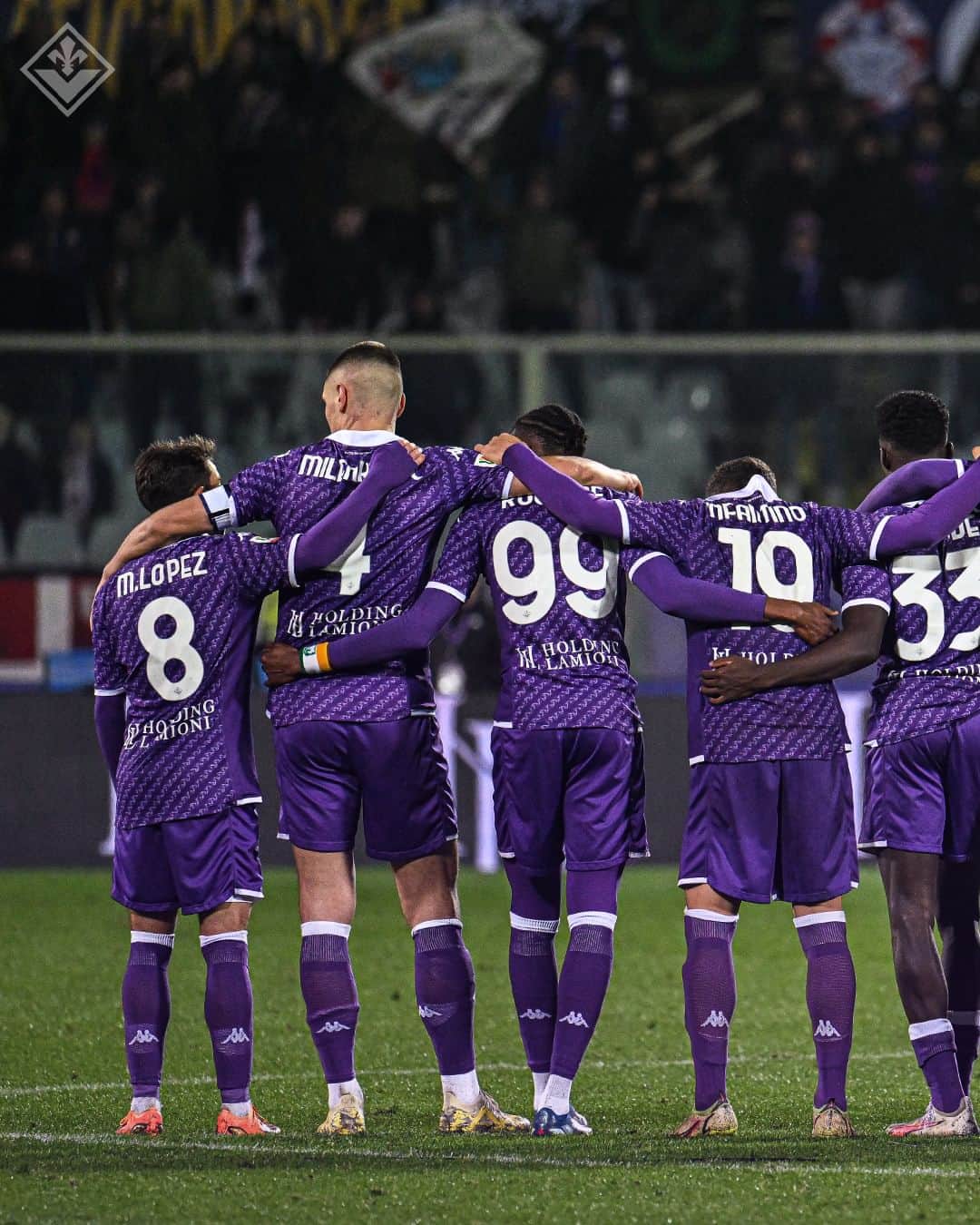 ACFフィオレンティーナのインスタグラム：「INSIEME. 💜  #ForzaViola #Fiorentina #ACFFiorentina」