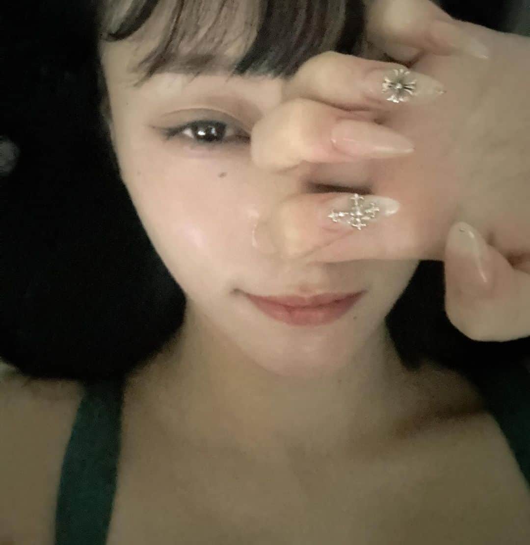 山田愛奈のインスタグラム：「.  良いお年を~ていい始めたこの頃 最近の写真です。ぺた」