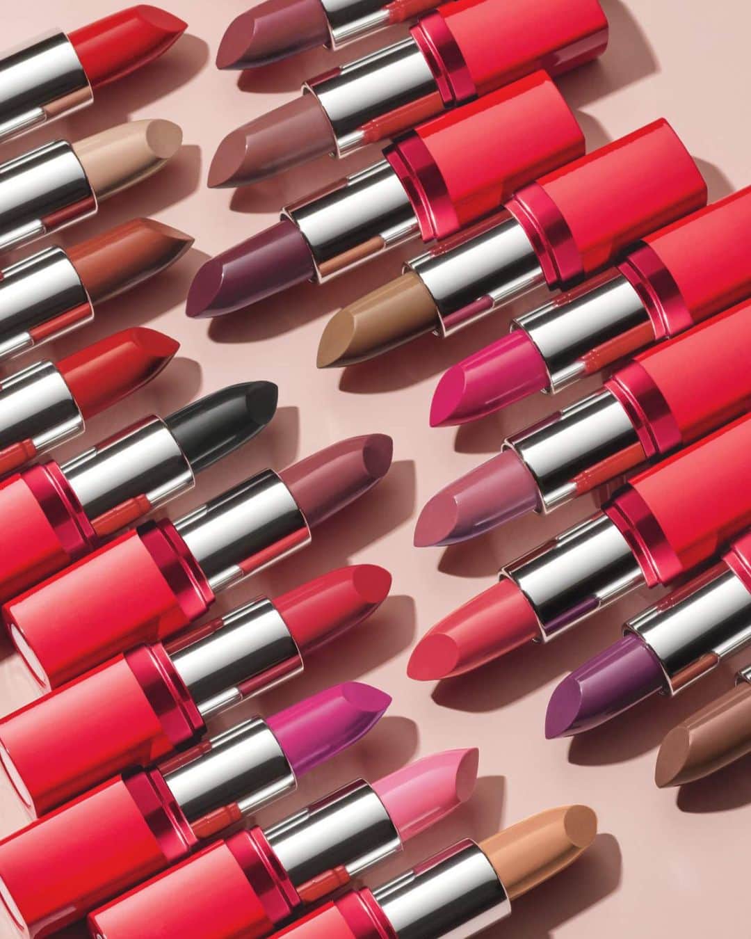 エイボンのインスタグラム：「What's your go-to lip color for the holidays? ✨  Shop up to 30% off select lip products for a limited time only! ✨  #avoninsider #lipcombo #lipsale #lipdupe」