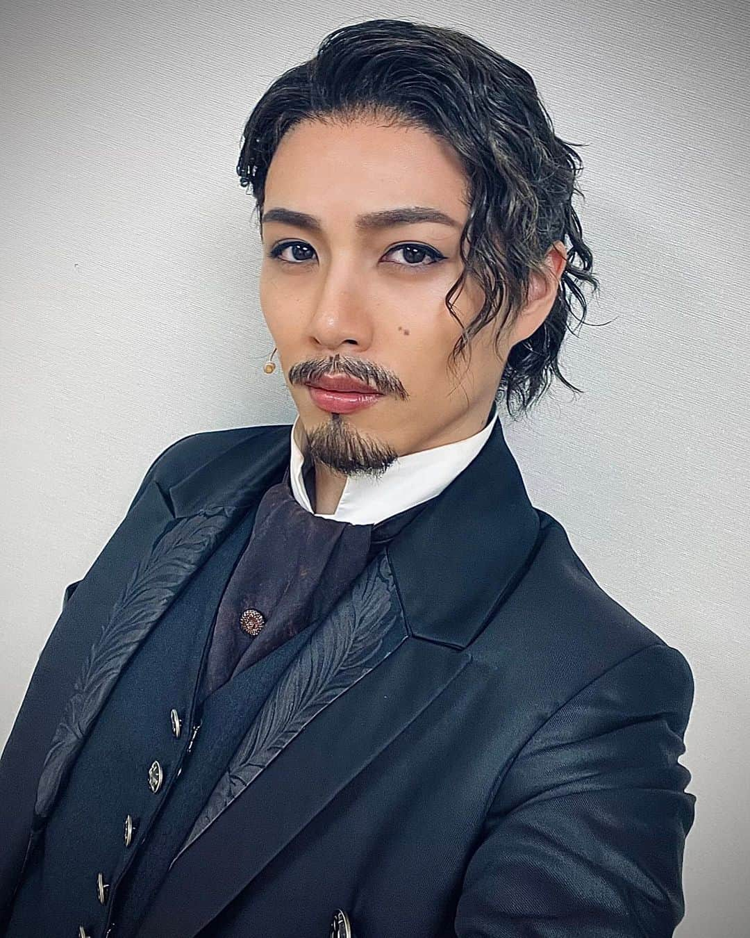 立石俊樹のインスタグラム：「LUPIN 御園座 初日ご来場ありがとうございました！！！  皆さんの熱気に包まれ、とても幸せを感じてます。ここから20日までよろしくお願いします🤲✨さぁシングルの日々が幕を切りました。これから出会える様々な瞬間がとても楽しみです！！ 明日はマチネ公演お待ちしてます☺️ #LUPIN #ボーマニャン」