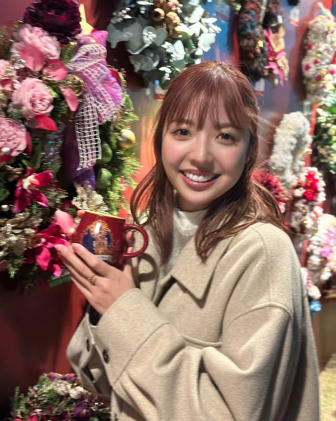 和田まあやさんのインスタグラム写真 - (和田まあやInstagram)「🎄 クリスマスマーケットに行ってきたよー♪楽しすぎたぁ🍩 動画編集終わったらTikTokにもUPするから見てねっ🤶🧑‍🎄」12月7日 22時43分 - wada_maaya_official