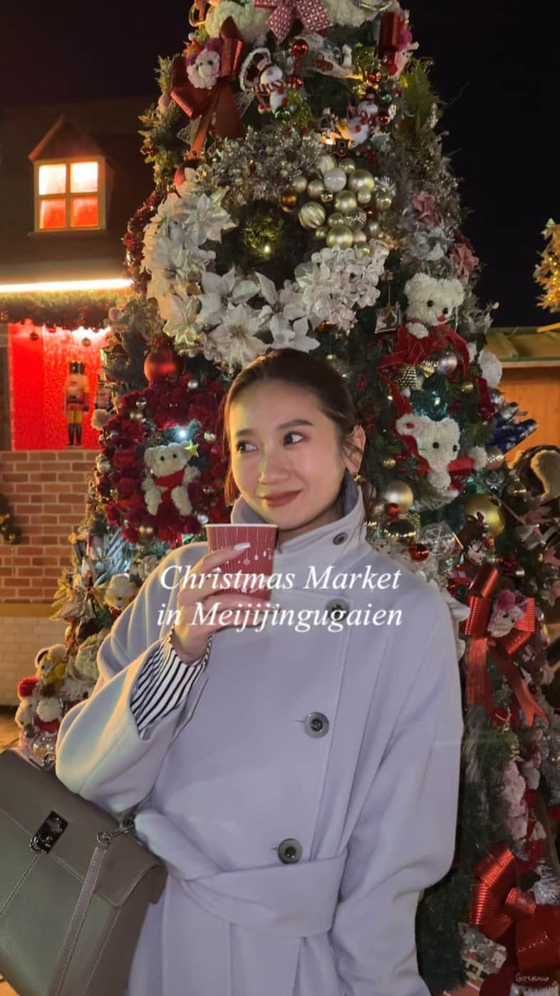 中村望美のインスタグラム：「念願の、、、🎄💖 クリスマスマーケットに行ってきたよ😚🧡 ㅤㅤㅤㅤㅤㅤㅤㅤㅤㅤㅤㅤㅤ ㅤㅤㅤㅤㅤㅤㅤㅤㅤㅤㅤㅤㅤ 空間がとっても可愛かったぁ。。💖 平日の夜が穴場すぎる🥹🎄 ㅤㅤㅤㅤㅤㅤㅤㅤㅤㅤㅤㅤㅤ ㅤㅤㅤㅤㅤㅤㅤㅤㅤㅤㅤㅤㅤそして、今年も #riendaクリスマスツリーチャレンジ100 🎄💖 みんなの投稿見るの楽しみ😚🧡 ㅤㅤㅤㅤㅤㅤㅤㅤㅤㅤㅤㅤㅤ ㅤㅤㅤㅤㅤㅤㅤㅤㅤㅤㅤㅤㅤ #Christmasmarket #Christmas #meijijingugaien #rienda  #2023riendaクリスマスツリーチャレンジ100 #クリスマス #クリスマスマーケット #明治神宮外苑 #きれいめコーデ #デートコーデ #お出かけコーデ #女子会コーデ」