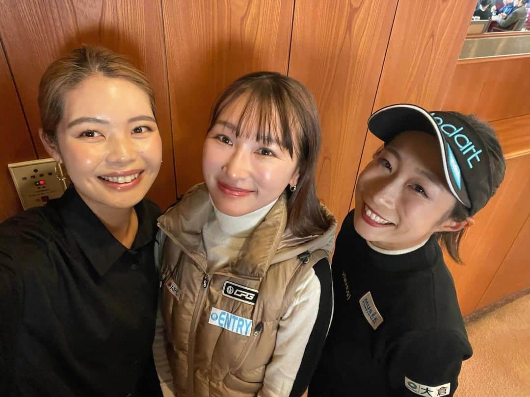 井上莉花のインスタグラム：「. Stance tv. コンペにご参加いただきました皆様 誠にありがとうございました。🤍  12月はイベントが多い中100名を超える方々に お集まりいただき大変光栄に思います。 きょんちゃんとまなちゃん、あいちゃんもありがと🥺  コンペ主催って正直大変だし(いつも至らない点あり申し訳ないです)楽しんでもらえるように頑張らなきゃとか毎回プレッシャーがあるけど、終わって皆さんからの声をいただくと達成感にも似たなんとも言えない気持ちになります。  来年こそはお声の多い関西地方でのコンペ開催も 実現出来るように頑張ります。🫡  そして素敵な商品をご協賛いただきました @callawaygolf 様 @newera_golf 様 @garminjp 様 @graphite_design_official 様 @eyevol_official 様 @cpggolf_official 様 @sonae_project 様 @spa_eas 様　　　　　 ありがとうございました！！！  . #第8回 #sancetvcup #stancetvコンペ」