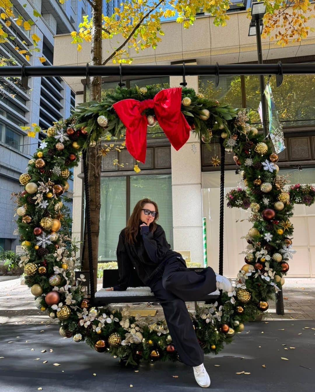 村重杏奈さんのインスタグラム写真 - (村重杏奈Instagram)「最近の村重です。街は完全にクリスマスモード クリスマスぽいものを見つけると 一旦記念撮影してみたりします。 クリスマスにどこのケーキを食べるかはギリギリまで考えたいと思います。」12月7日 22時52分 - hktanna4848