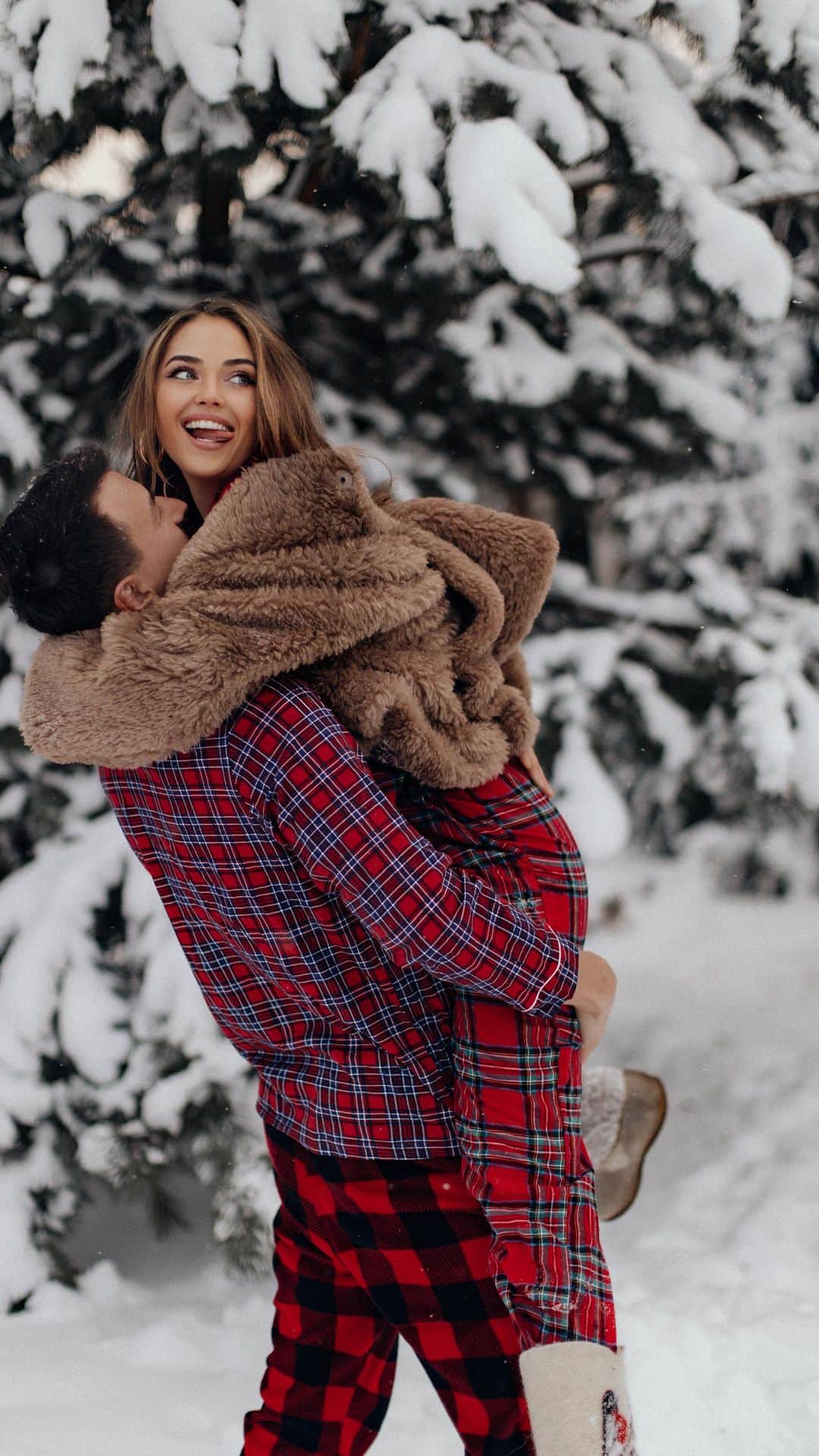 クリスティーナ・クレイトのインスタグラム：「Украл❤️ Придумайте смешную подпись к видео 👇🏽」