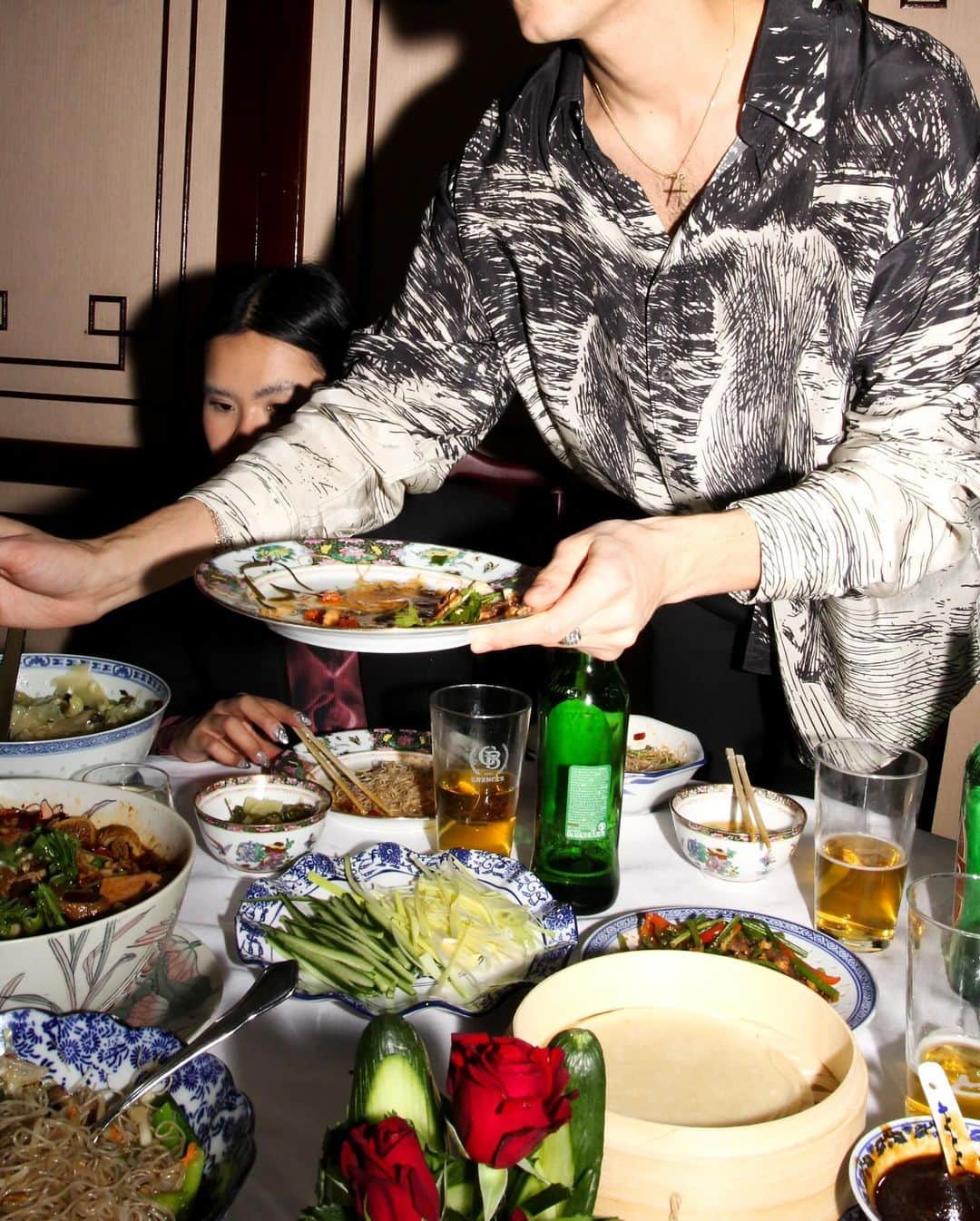 エイティーズさんのインスタグラム写真 - (エイティーズInstagram)「Each year in December, the EYTYS team dress up and gather for Chrismukkah celebrations over Peking duck and a never ending flow of Tsingtao beer.」12月7日 23時01分 - eytys