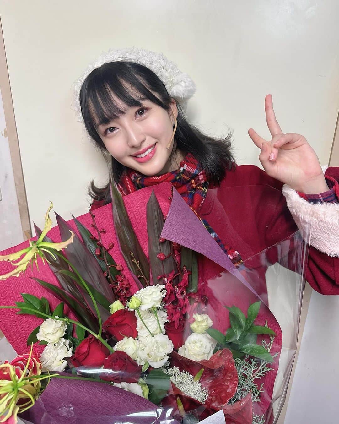 田島芽瑠さんのインスタグラム写真 - (田島芽瑠Instagram)「#クリスマスキャロル2023 初日終わりました🥰🥰🥰🥰  ミュージカル楽しい！！！！！！！  全10公演全力で楽しみます❤️よろしくお願いします✨ みんなお花ありがとうー！！！」12月7日 22時54分 - meru_chan_official
