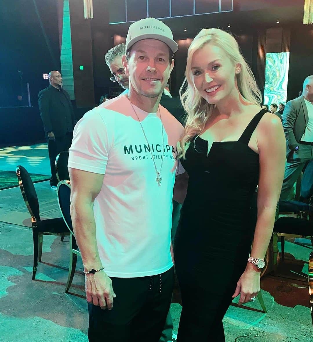 ブレア・オニールのインスタグラム：「Had a great time last weekend in Vegas playing in the @markwahlberg Celebrity Invitational!  Fun times emceeing the gala benefitting the @mark_wahlberg_youth_foundation 💫   #blaironealgolf #blaironeal  #shadowcreek #MWYFCelebrityInvitational」