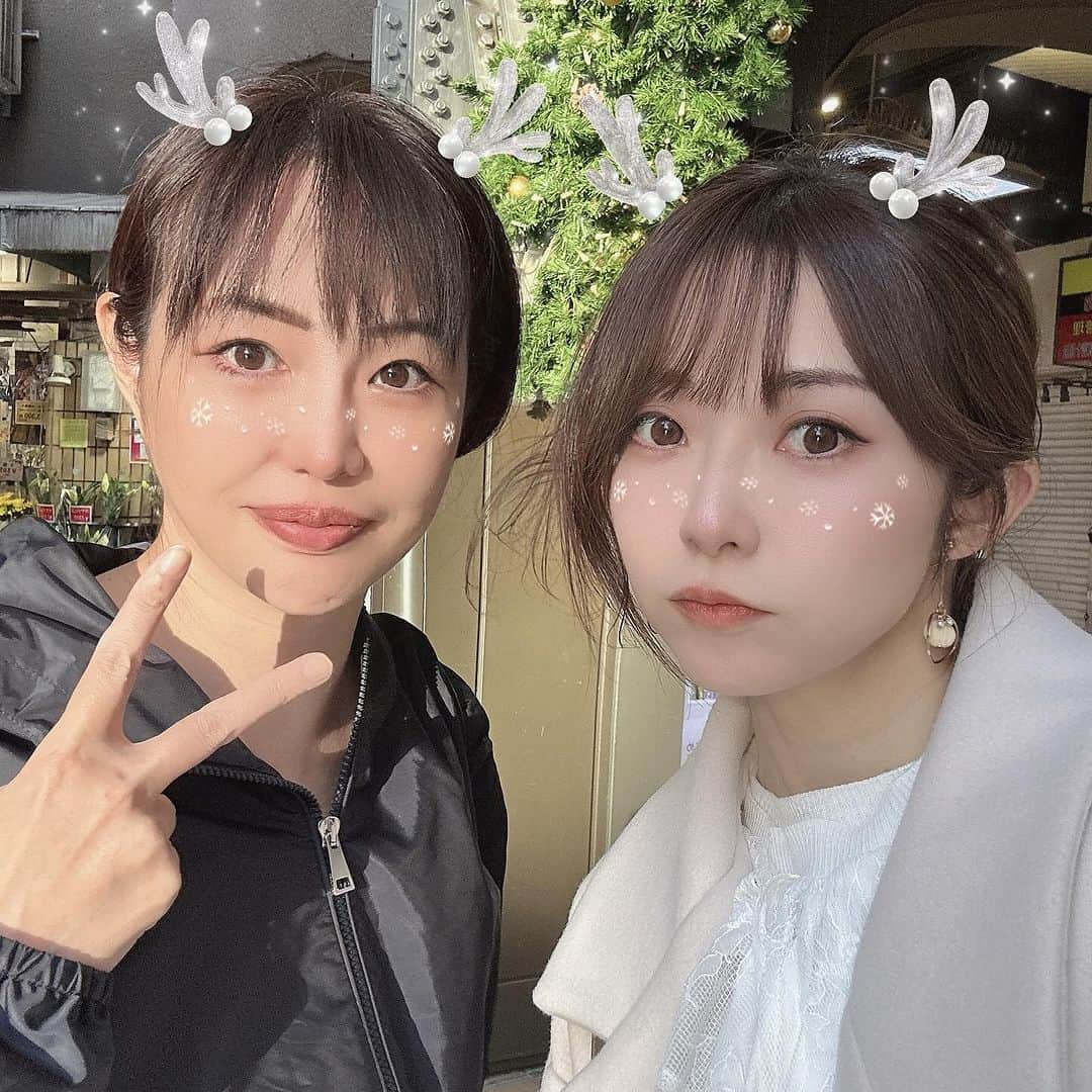 折原みかのインスタグラム：「ゆうちゃんとランチ ゆうちゃんは私がレースクイーンをしていた20歳の頃からのチームメイトでお友達。 有給使ってお仕事休んで私に時間合わせてくれて優しいすぎるゆうちゃん🥹  誕プレ🎁&子供達にお菓子🍪をいただいちゃいました🥹🤍 いつも子供達にどうぞって🍭プレゼントしてくれる心遣いがうれしすぎる どうもありがとう🥰  ゆうちゃんの話はいつも面白くて、わからないこと質問すると全部ちゃんと答えが返ってくるから勉強になるし、今日もとっても楽しかったぁ🎵  わたしおすすめのパスタ屋さん🍝気に入ってくれたかな？🥹感想聞くの忘れちゃったや。  次はゆうちゃんちの近くまで行くね😘  #エンドレスレディ #20年来の友人 #社会人 #きちんとした人 #気心知れた友達 #ランチデート #パスタ好きな2人 #ありがとう #また遊ぼうね」