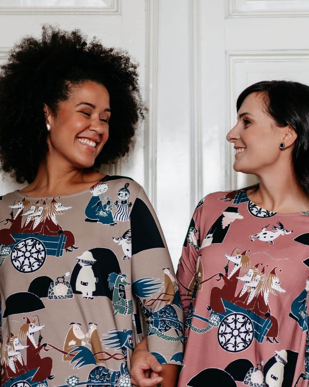 ムーミンのインスタグラム：「With the playful winter collection from @moominbymartinex,you'll stay stylish and warm all season long!🥰  Whether it's Fillyjonks on a horse carriage, Mymble and Little My making flower wreaths, or Stinky planning his tricks, there is a unique and colourful pattern for every mood and personality. And the best thing? You can stay stylish and warm together because there are plenty of pieces suited for the whole family. 🤗  Shop the collection through the 🔗 in bio.  #moomin #moominofficial」