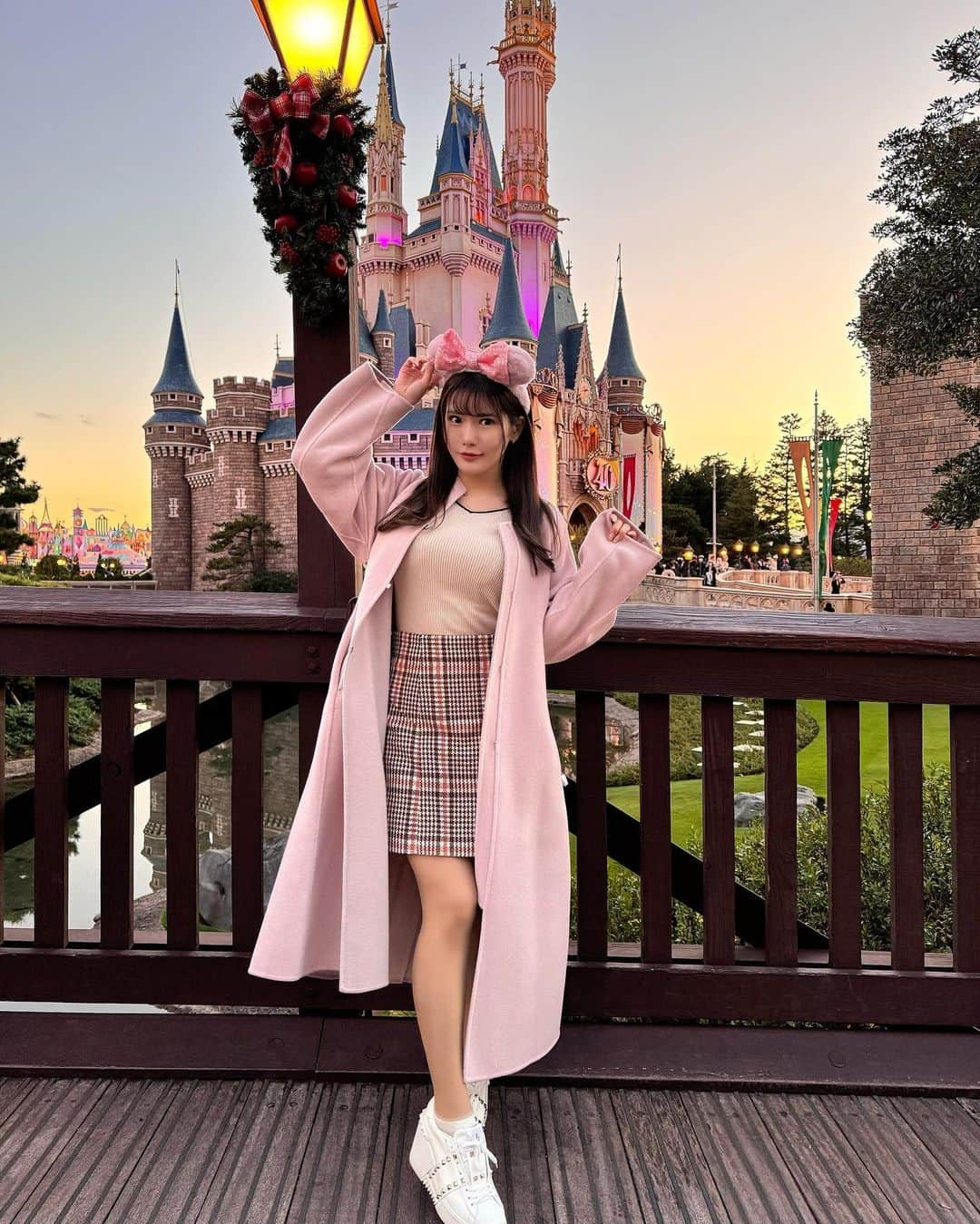 櫻まひるのインスタグラム：「Disneyコーデ🐭💗  #disney  #xmas  #christmastree」