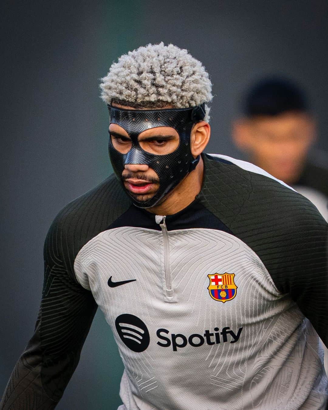 FCバルセロナのインスタグラム：「𝙂𝙡𝙖𝙙𝙞𝙖𝙩𝙤𝙧 𝘼𝙧𝙖𝙪𝙟𝙤 ⚔️🦍」