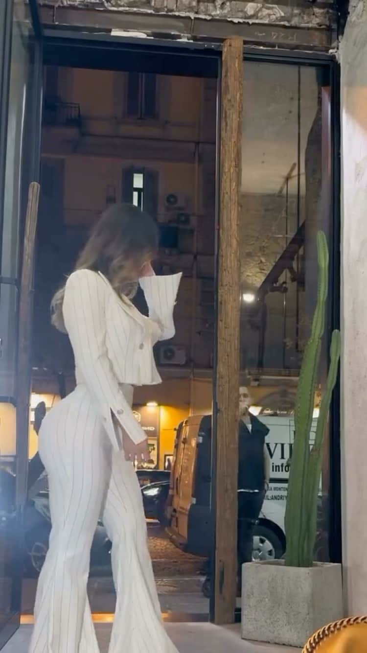 Outfits Selectionのインスタグラム：「Caption this」