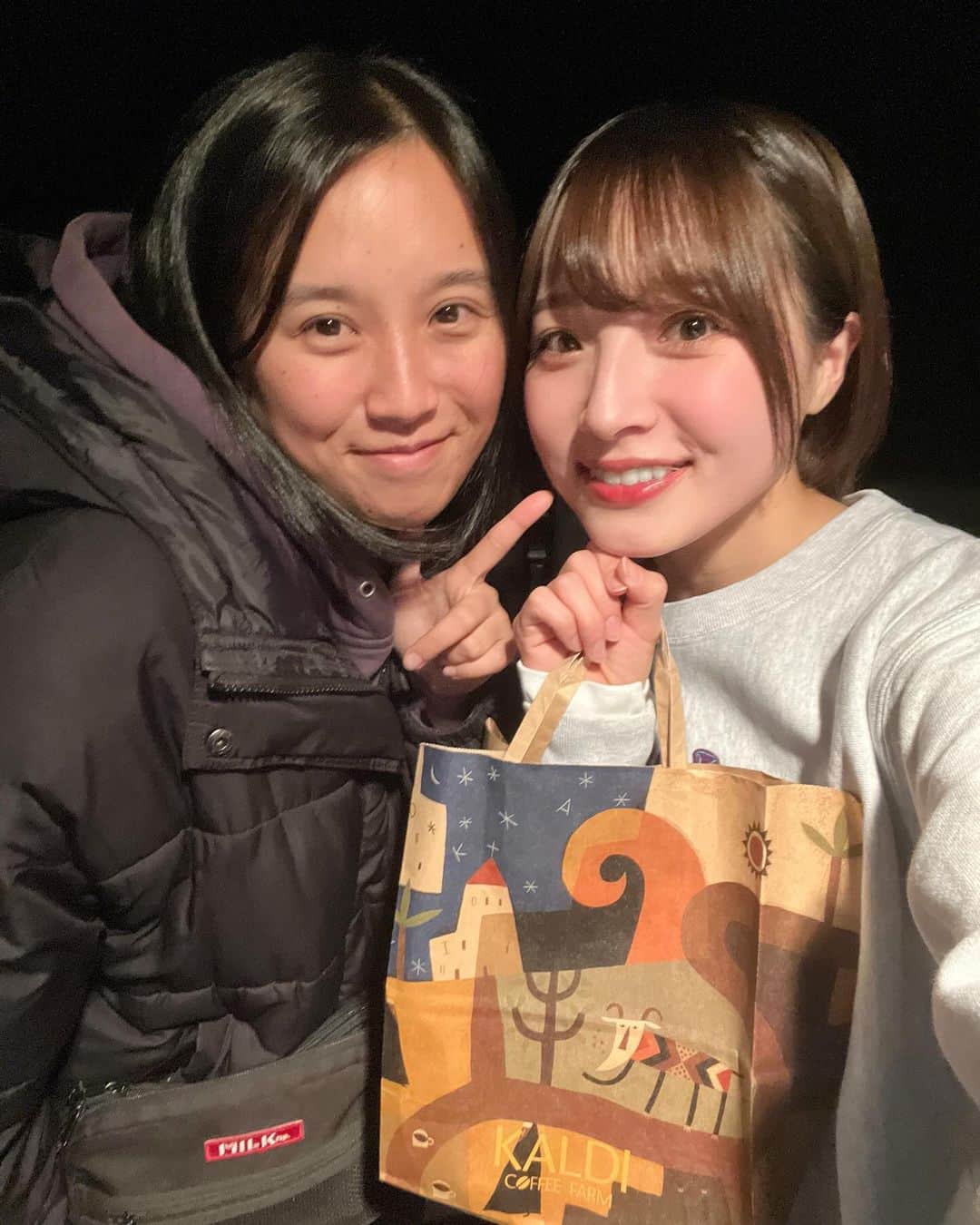 東由樹さんのインスタグラム写真 - (東由樹Instagram)「🌱🚀👩🏻‍🚀✨🫶🏻🪐 ⁡ ⁡ ⁡ 昨日は川又咲ちゃん ( @saki_kawamata )が 観に来てくれたのですぅー ありがとう〜！はぴはぴ☺️ ⁡ 差し入れもありがとう♡ ⁡ ⁡ ⁡ ⁡ #舞台GTTM」12月7日 23時18分 - yukitsun_0217