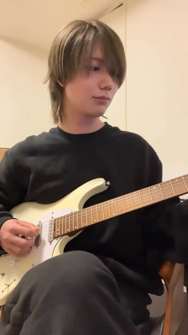 ichikaのインスタグラム：「Name this riff」