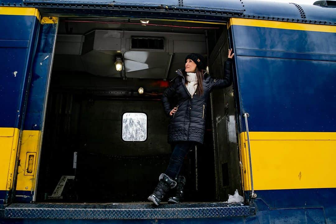 リサ・アンさんのインスタグラム写真 - (リサ・アンInstagram)「#throwbackthursday 2019 @alaskarailroad adventure with a stop to see Mount Denali   #tbt #alaska #alaskarailroad #thereallisaann   📸: @justtheletterk_img」12月7日 23時23分 - thereallisaann