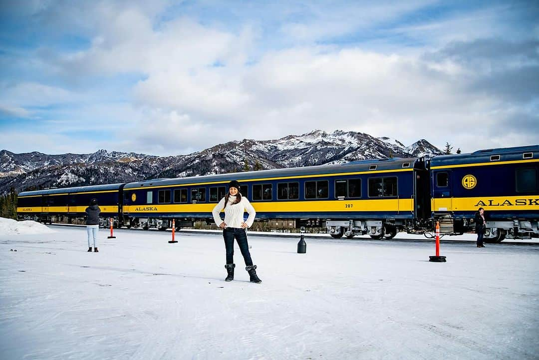 リサ・アンのインスタグラム：「#throwbackthursday 2019 @alaskarailroad adventure with a stop to see Mount Denali   #tbt #alaska #alaskarailroad #thereallisaann   📸: @justtheletterk_img」