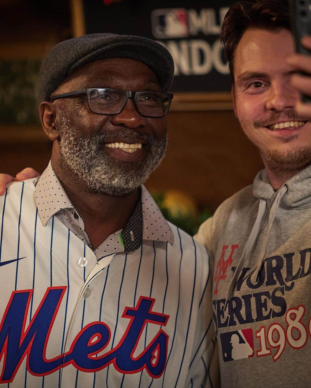 ニューヨーク・メッツのインスタグラム：「Mookie goes to London!  With #LondonSeries general sale launching tomorrow, Mookie Wilson had to check out the lay of the land before the @mets head to town next June」