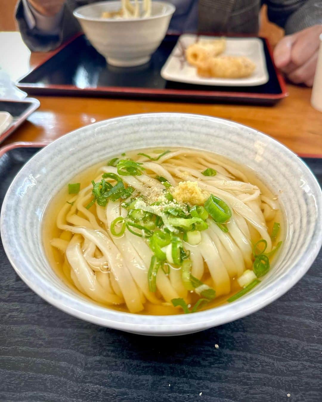 水村リアさんのインスタグラム写真 - (水村リアInstagram)「🍜 ⁡ ⁡ 香川旅行では うどんエブリデイ🍜 ⁡ 噂には聞いていたけど 香川はうどん屋さん多すぎて 混んでいるところはディズニー並みの列😂 ⁡ 朝・昼はうどん祭り どこも美味しかったけど 🍜めりけんや高松駅前 🍜純手打うどん よしや がトップ2でした♡ ⁡ ⁡ コシがしっかりあるうどんが わたしはどうやら好きらしい😙 ⁡ ⁡ ⢀⢀✰☽𓂂⢄༶⡱⢀⢀ ✰☽𓂂⢄༶⡱⢀⢀ ✰☽𓂂⢄༶⡱⢀⢀  ⁡ #うどん #香川グルメ  #香川うどん #麺類」12月7日 23時29分 - leah_mizumura