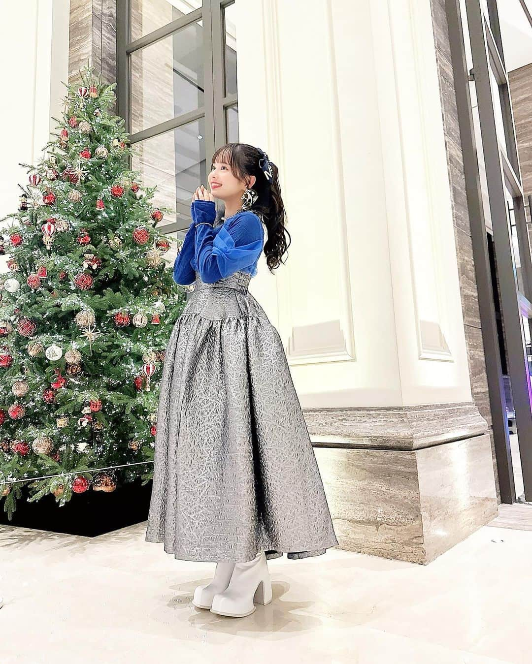 近藤沙瑛子さんのインスタグラム写真 - (近藤沙瑛子Instagram)「今年の忘年会の服💭 服がシンプルめだったからアクセサリーたくさん付けてました☺️  首に付けてるアクセすごい可愛くてお気に入りなのに分かりやすい写真なくて悔しい૮ . ̫ .｡ აイヤリングのお店といっしょ！   #mardimercredi のリボンは韓国だから、と思って付けた🇰🇷🤍  (お洋服とアクセにお店のタグ付けとくね～☺️💭)」12月7日 23時32分 - saekondo_inu