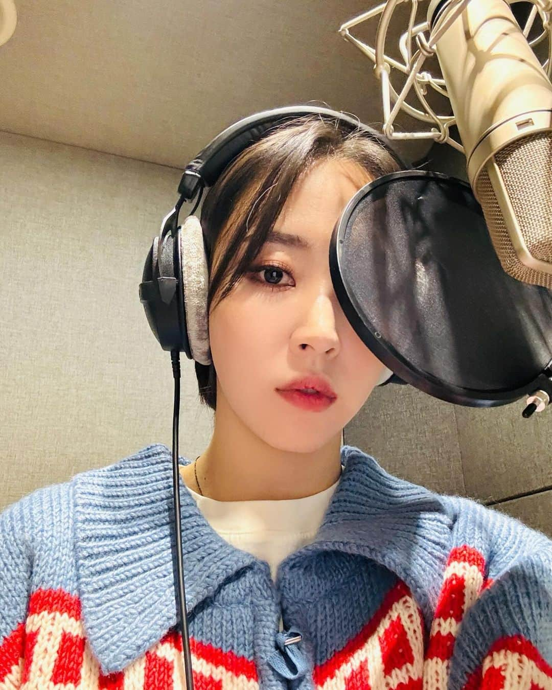 ムンビョルさんのインスタグラム写真 - (ムンビョルInstagram)「🎧💙」12月7日 23時39分 - mo_onbyul