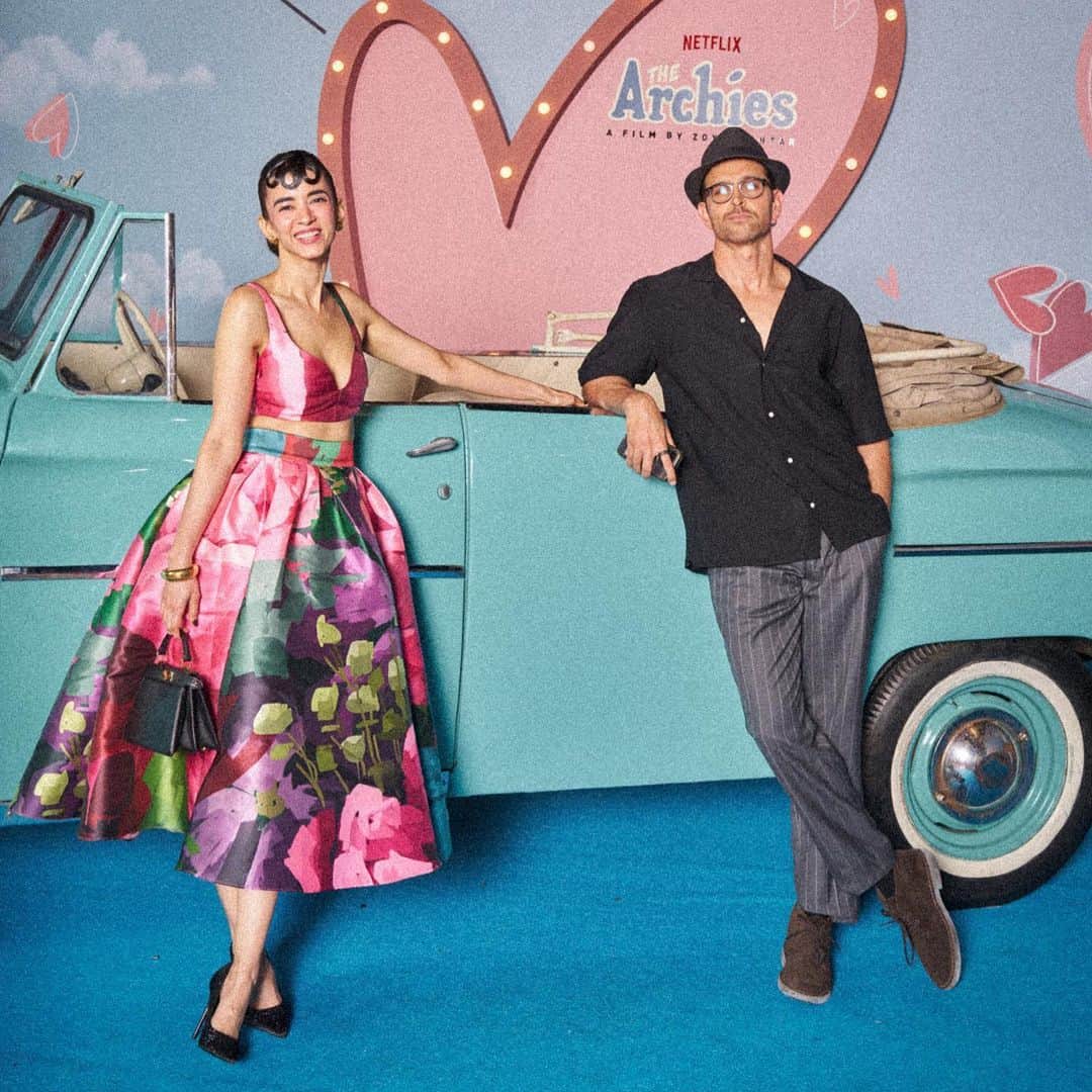 リティク・ローシャンのインスタグラム：「It was a whatfun night !  Watched #Archies and came out dancing !  Such a light hearted cloud of love this movie is. Our very best wishes to the entire cast and crew ! Especially the new brigade! All star actors one n all.  Love you Zoya. (gimme a chance too please)  The music , cinematography n choreography deserve to be mentioned. Bravo 👏   Congrats Netflix. Well done to you too :)」