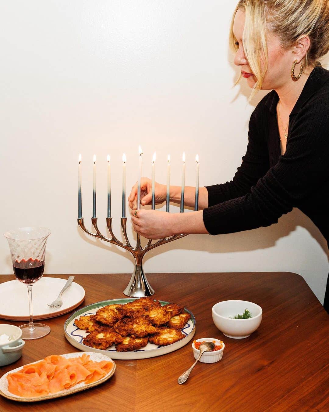 Nordstromさんのインスタグラム写真 - (NordstromInstagram)「Happy Hanukkah! ✨ To commemorate the beginning of this holiday, we chat with Emily Fedner of @foodloversdiary about her Babushka Lola's recipes, what the holidays mean for her family and the beauty in blending newness with tradition.」12月7日 23時44分 - nordstrom