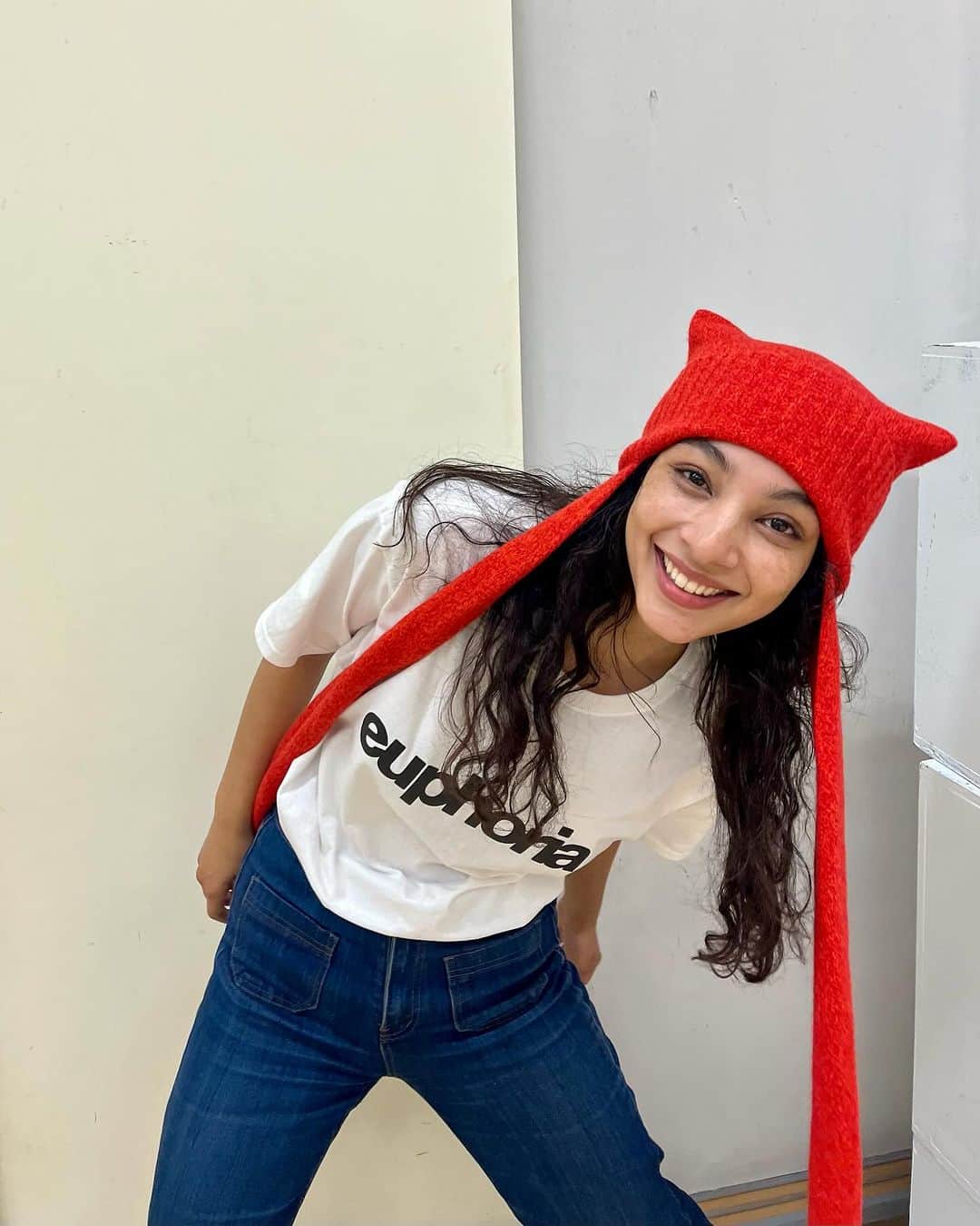 蒼葉えるのインスタグラム：「稽古終わりに撮ってもろてん🐈 こういう帽子好きなんだよね〜🐈 Tシャツは友人が始めたブランドのもの😙🫶  #えるのふく🥟 で #pr #euphoria」