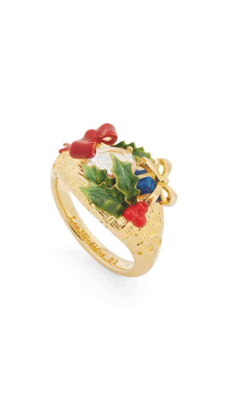 レネレイドのインスタグラム：「The Christmas gift cocktail ring 🎁」