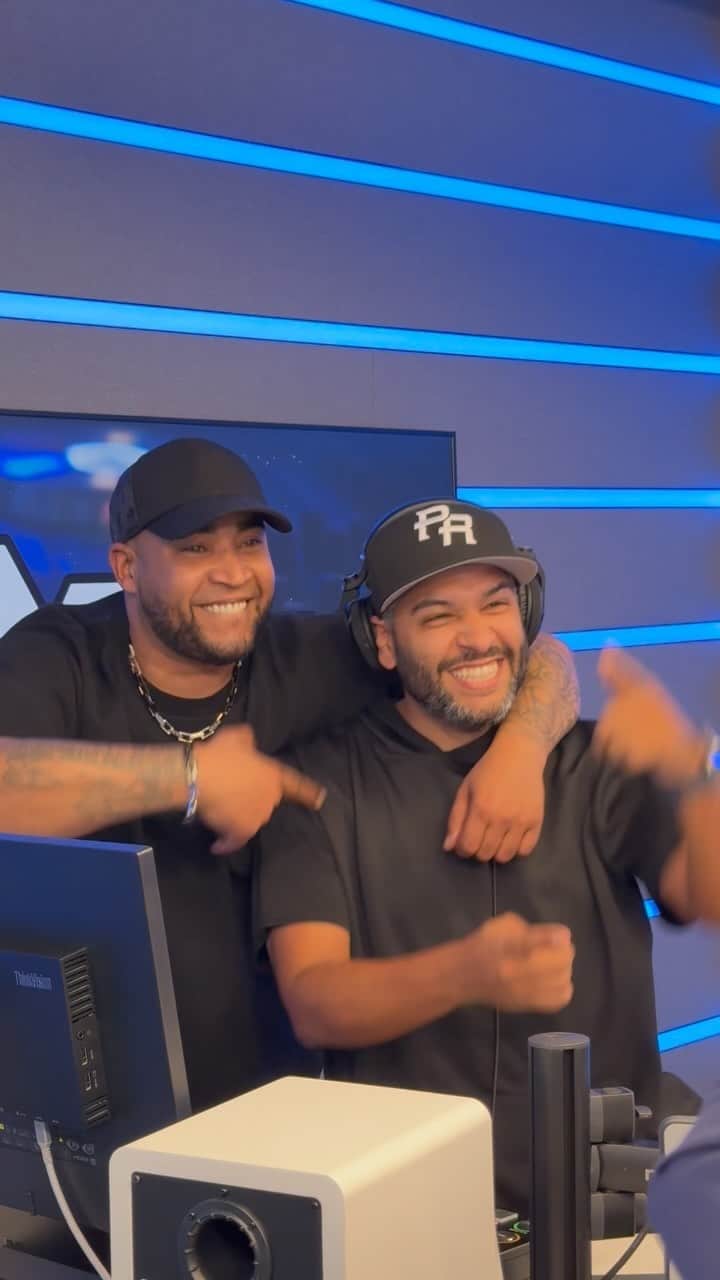 ドン・オマールのインスタグラム：「BANDOLEROS🥷🏾, SANDUNGA, DANZA KUDURO y mucho más nos espera este 2024 en mi #BackToReggaeton Tour 👑🦍 La preventa ya está disponible!  Usen el código CMNFAN en donomar.com」