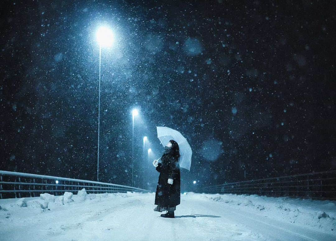岩倉しおりのインスタグラム：「夜に降る雪。」