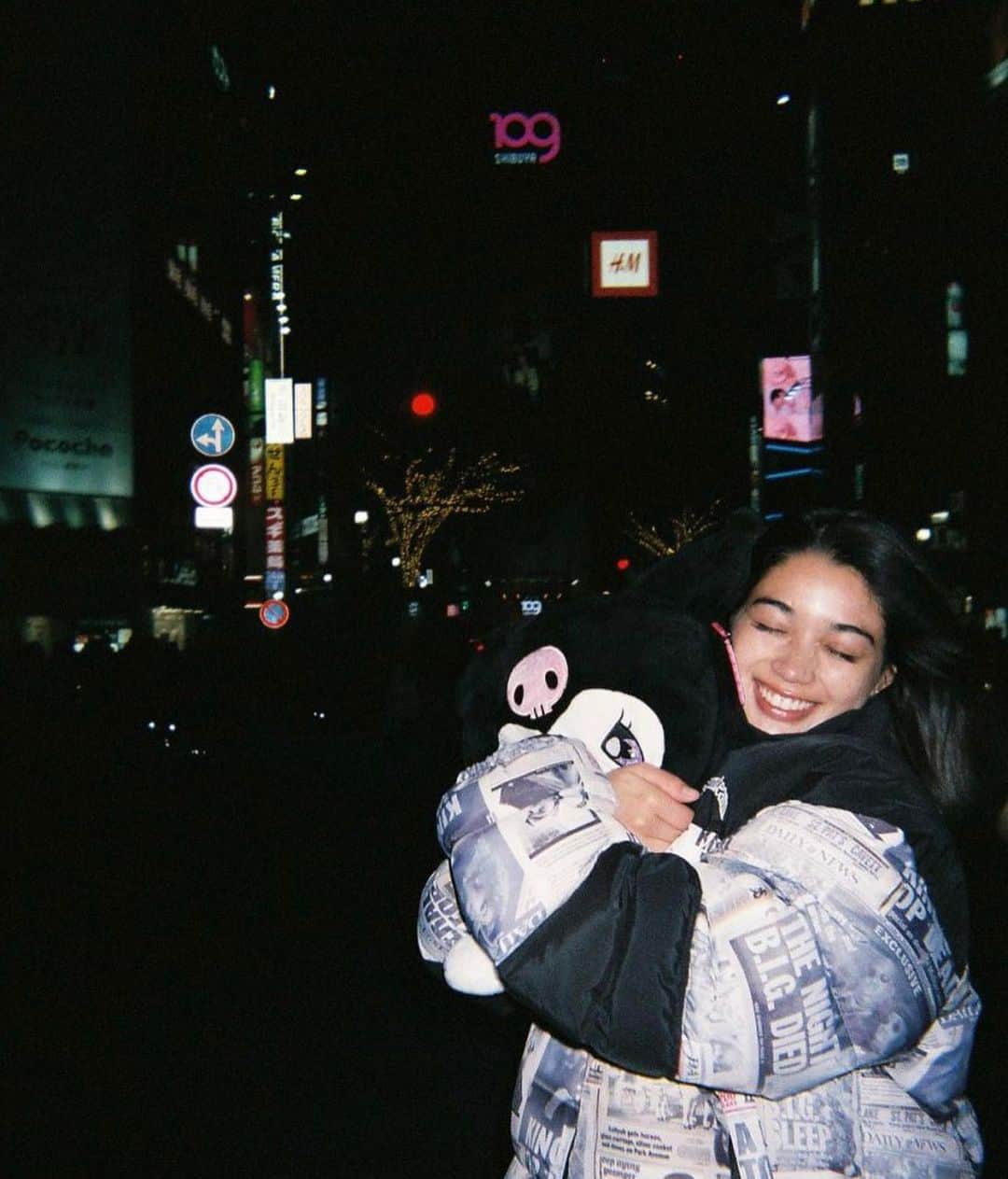 Mayuriのインスタグラム：「クロミちゃんとデート❗️❤︎ . #ラスク美味しいな #本当に寒いけど #あったかいモリンガ飲めば元気になるし #寒くて霜焼けになっちゃっても手袋つければ自転車最高だし #好きな曲できたらやっぱ一日中ムゲンループしちゃうし #でもやっぱブタカフェ行きたい🐖 #元気が1番だけど元気じゃないのもあり！ #理由はモリンガ飲んで好きな曲聴いてゴロゴロできるから！ #ぴやん #ビキニきたい👙 #マユリの頭の中」