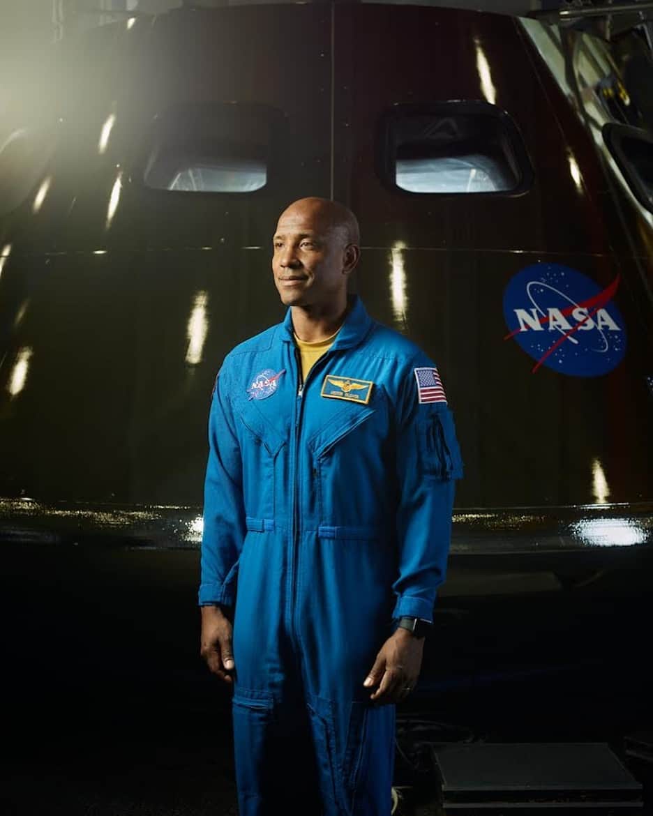 thephotosocietyのインスタグラム：「Photo by @paoloverzone |: Houston, Texas. The Space Vehicle Mockup Facility (SVMF) at NASA. Portrait of NASA Astronaut Victor J. Glover, Jr, pilot of the Artemis II mission. Artemis II will be NASA’s next human-crewed expedition, with a team of four astronauts aboard the Orion spacecraft for an orbit around the Moon. The mission aims to assess and validate systems for upcoming lunar endeavors. Follow @paoloverzone for more images and stories.」
