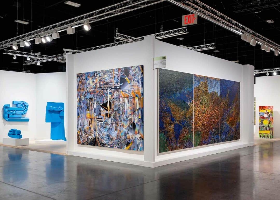 ガゴシアン・ギャラリーさんのインスタグラム写真 - (ガゴシアン・ギャラリーInstagram)「Art Basel Miami Beach (@artbasel) is now open at the Miami Beach Convention Center! Stop by booth D25 to see Gagosian's presentation of an extensive selection of modern and contemporary works.   The works on view in the gallery's booth offer a variety of perspectives on the interactions of the human form and psyche with physical, conceptual, and political spaces through a wide range of materials and processes. A selection of artworks is also presented online. Follow the link in our bio to view the work online, or contact the gallery via DM or at inquire@gagosian.com for more information. __________ #ArtBasel #Gagosian Gagosian’s booth at Art Basel Miami Beach, 2023. All artworks copyrighted. Photos: Owen Conway」12月8日 0時52分 - gagosian