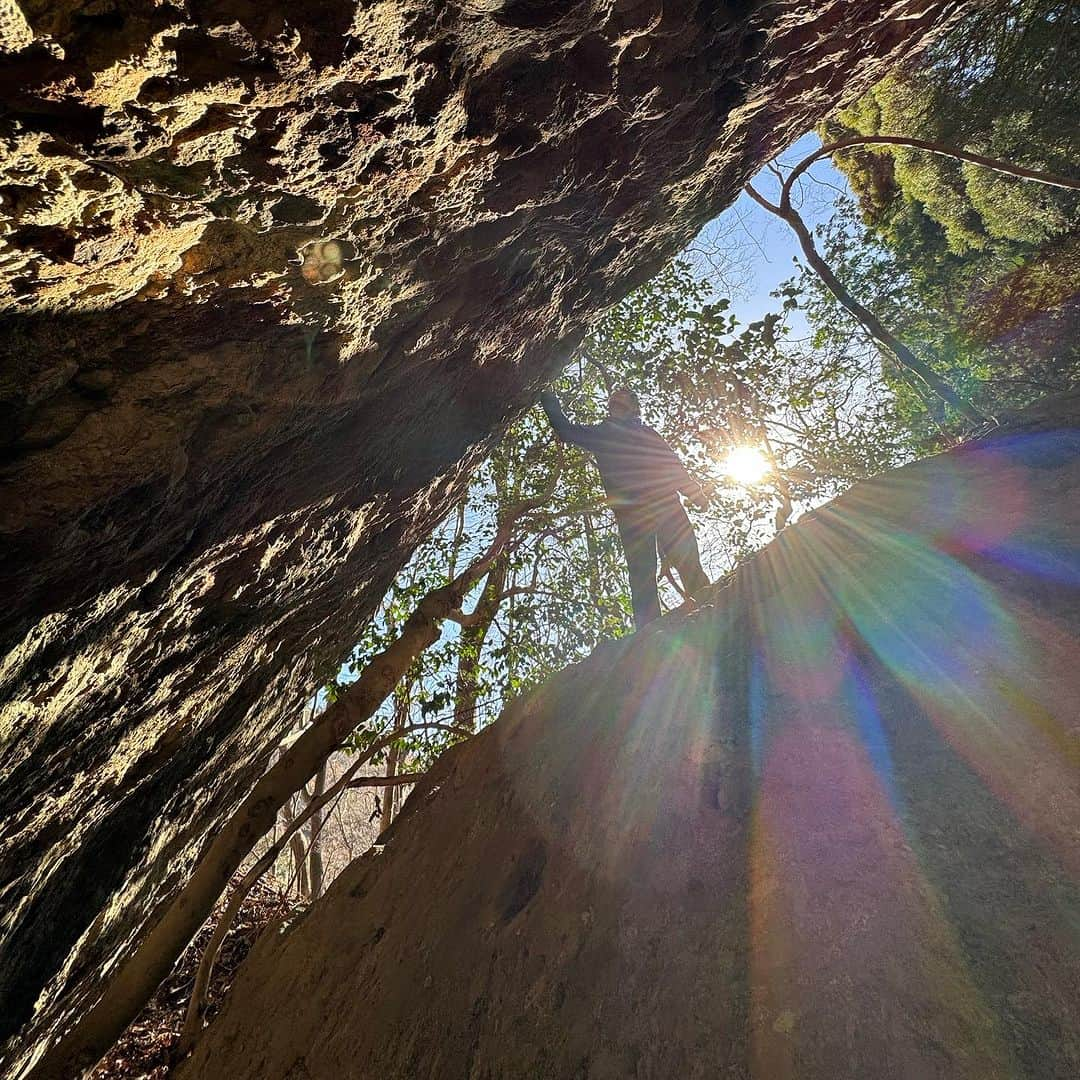 小山田大のインスタグラム：「I found a lot of rocks today.  沢山の岩を今日は見た。 日本もまだまだ捨てたものじゃない。」