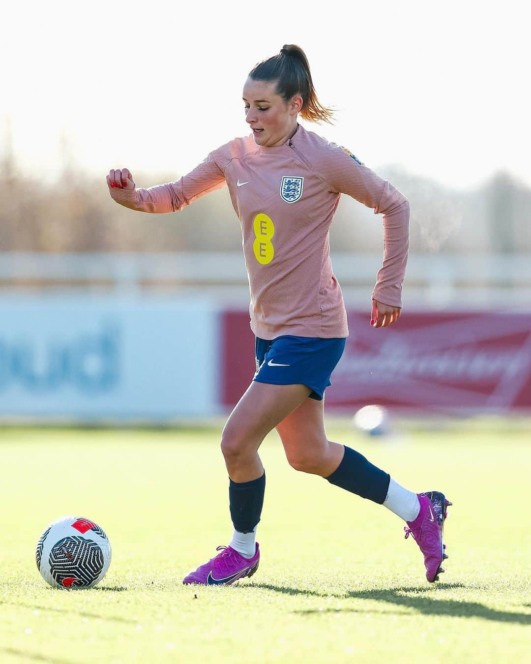 ナイキフットボールさんのインスタグラム写真 - (ナイキフットボールInstagram)「Play loud, stand out. 🎯⛈️  The @lionesses midfielder @ellatoone is always on the attack in the all-new Phantom Thunder.   #NikeFootball」12月8日 1時00分 - nikefootball