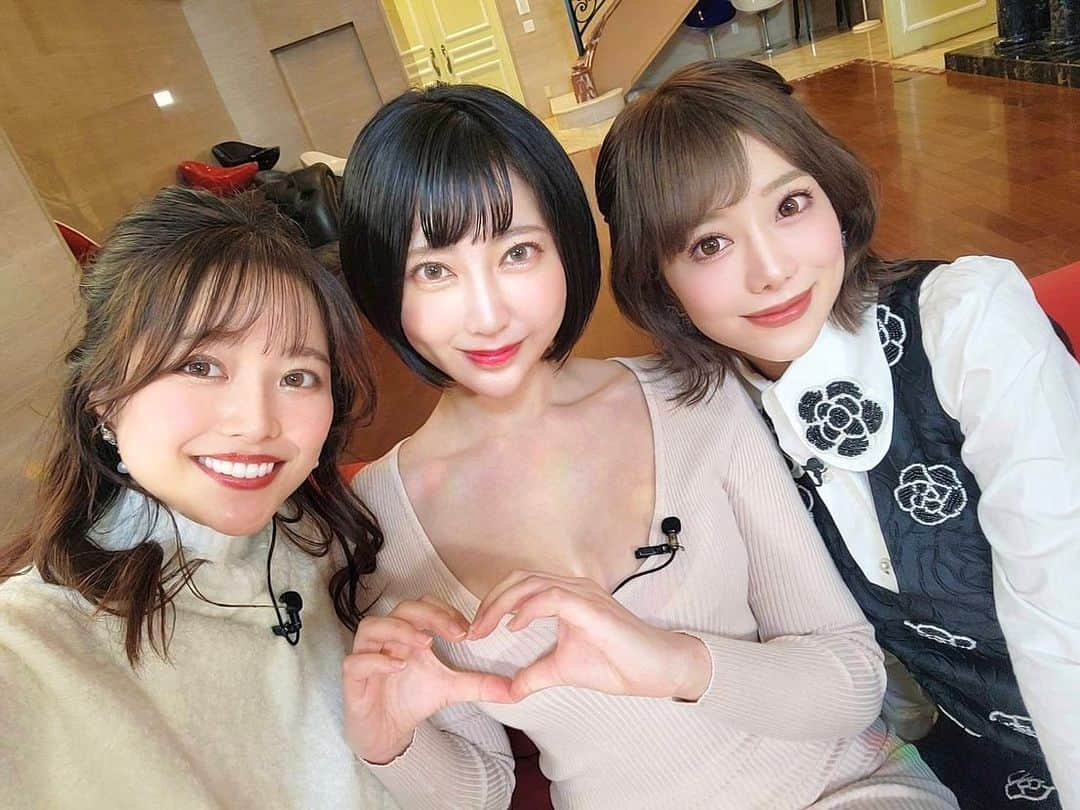 夏目響さんのインスタグラム写真 - (夏目響Instagram)「本日は #EXガールズの元気にするテレビ 収録でした！ クロちゃん、ちはるん、のんちゃんともすっかり仲良くなり、今回は過去最高に大暴走！ 最新話お見逃しなく！1月配信予定です！  番組は無料配信中！ぜひご覧下さい☺ ️📺👉https://spoox.skyperfectv.co.jp/static/sales/content/exgirls2023  ────────────── 🔞秘密のオカズ探しをしてるあなたへ✨  以下のコードでスカパー！アダルトチャンネルのAV見放題が99％割引中！ つまり今ならなんと9円です㊗️ 夏目響専用コードは【SC192011Z78K】  2023年末まで、 『EXガールズ専用「見放題!EX」割引きクーポンで、推し女優を応援しよう!キャンペーン』中です。 EXガールズがSNSで配布するクーポンコードを入力して、SPOOXEXの月額商品「見放題!EX」を購入すると初回請求金額が通常990円(税込)のところ、なんと99%割引き (981円割引き)の9円(税込)になります。 さらに今回のキャンペーンでは、私たちEXガールズそれぞれが専用のクーポンコードを持ってます！期間中に最もクーポンコードが利用された女優には、トップ賞として豪華賞品がプレゼントされる特別なキャンペーン！  聞いてくださいー‼️‼️‼️‼️ 私は最近切実に電動自転車とNINTENDO Switchが欲しいです😭‼️ でも懐に余裕ないから高くて買えません‼️ こんな千載一遇のチャンスない‼️‼️‼️ 電動自転車かNINTENDO Switch、 どっちかでいいから欲しいーーー‼️ たまには息抜き楽しみたいー😢‼️‼️‼️  誰がトップ賞を獲得できるのかは後日発表予定だそうです🏆 「見放題!EX」割引きクーポンを使って、 私の応援よろしくお願いします🔥 参加に必要なのは9円！何卒ー！！！  ●キャンペーン詳細👉https://spoox-ex.skyperfectv.co.jp/static/informations/coupon_cp_202312.html」12月8日 1時06分 - hibikinatsume