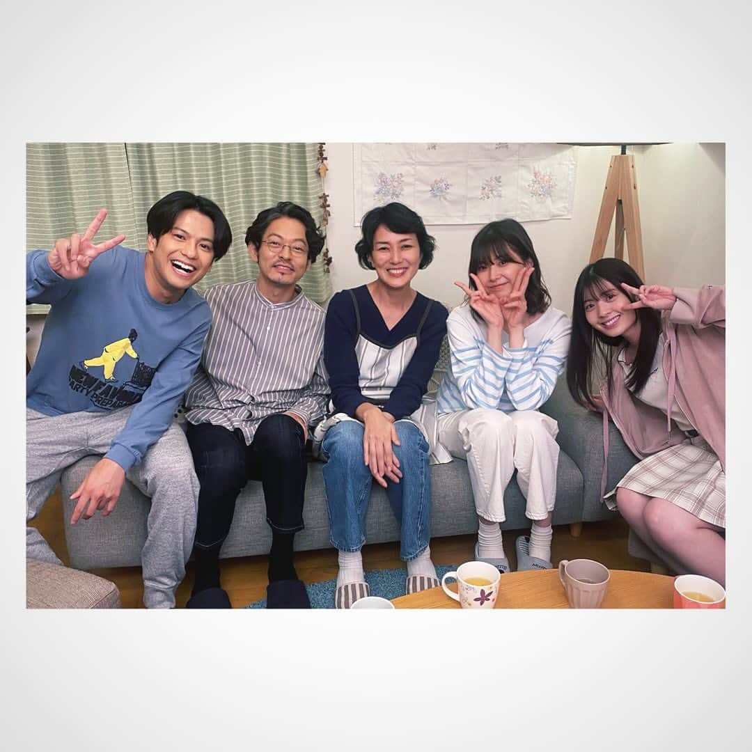 山中崇さんのインスタグラム写真 - (山中崇Instagram)「回を重ねるごとに新堂家は『家族』になっていったように思います。 『ブラックファミリア』最終話までお付き合いいただいた皆様、ありがとうございました。 写真は新堂ファミリー、ふたりの父、福田Pのヒゲです。 #ブラックファミリア」12月8日 1時30分 - takashi_yamanaka.official