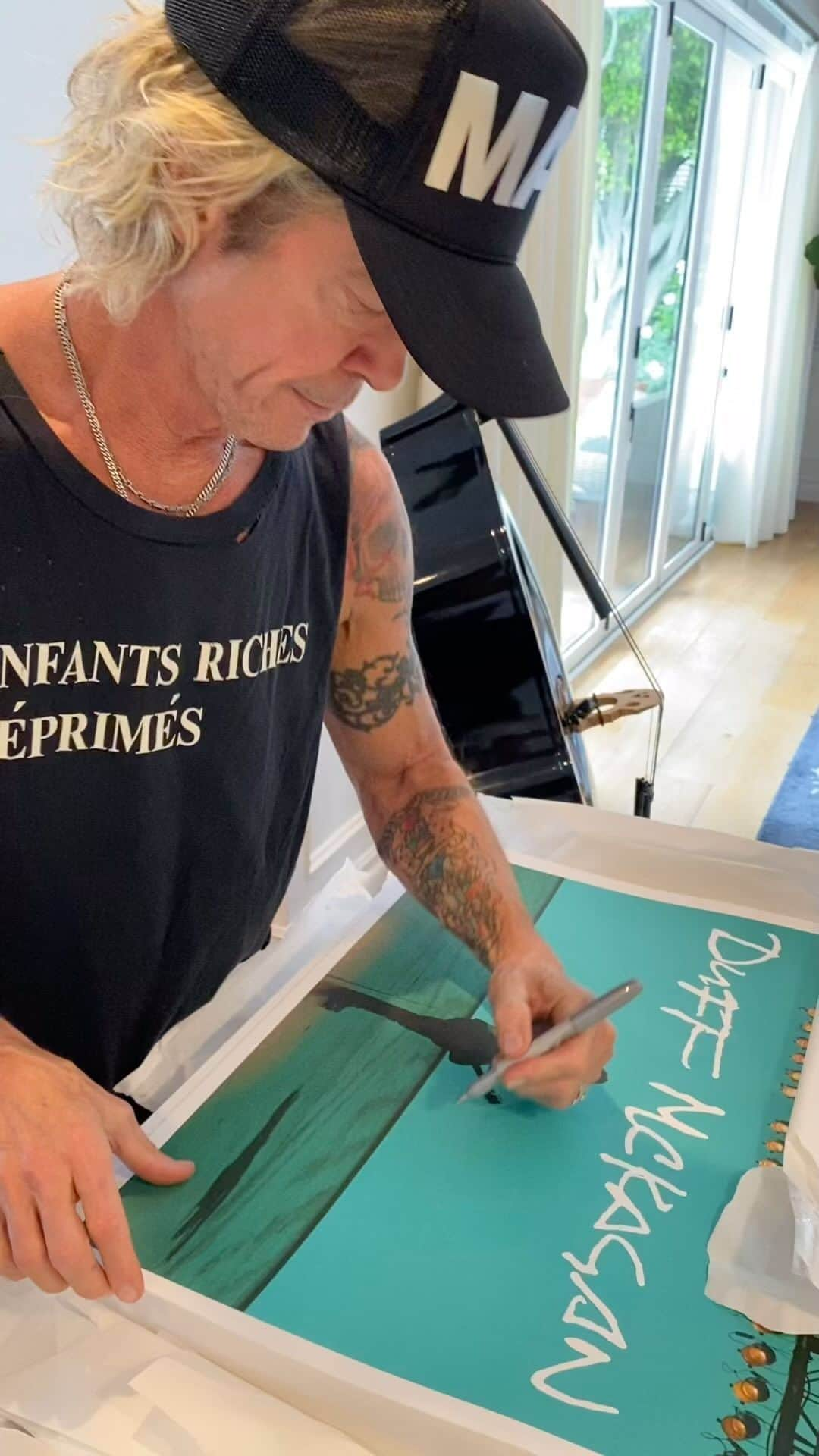 ダフ・マッケイガンのインスタグラム：「Limited Release: SIGNED DUFF GREEN LITHOGRAPH   Shop.duffonline.com [link in story]  #duffmckagan #gunsnroses」