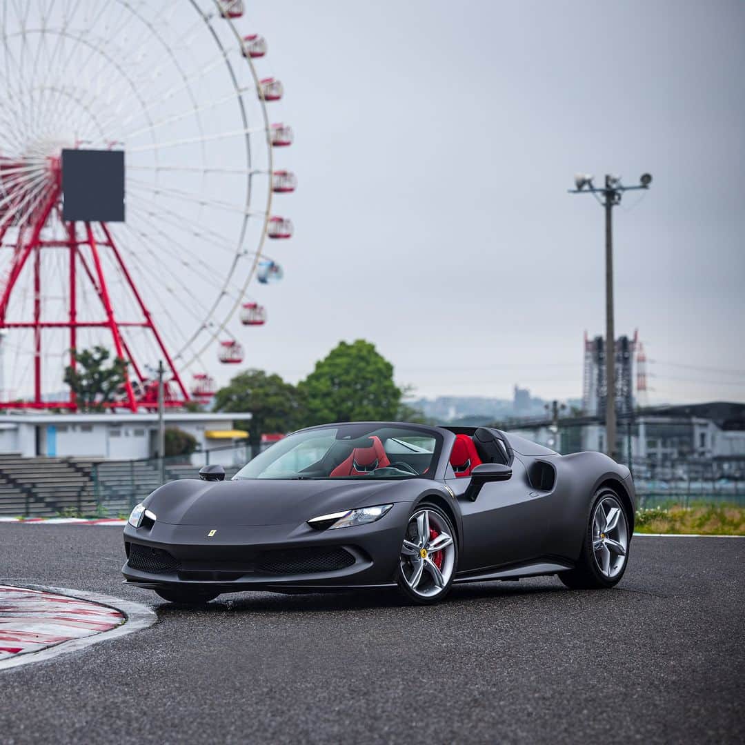 フェラーリのインスタグラム：「Who would you take with you on the ferris wheel?  Credits to@ferrarijpn  #Suzuka #Ferrari296GTS #Ferrari」