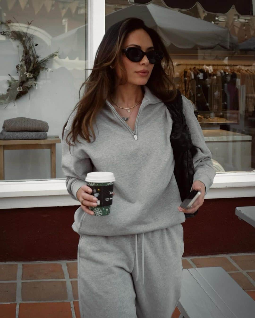 Marianna Hewittのインスタグラム：「Comfy and cozy 🧸  in @athleta Forever Fleece set #AthletaPartner #PowerOfShe」