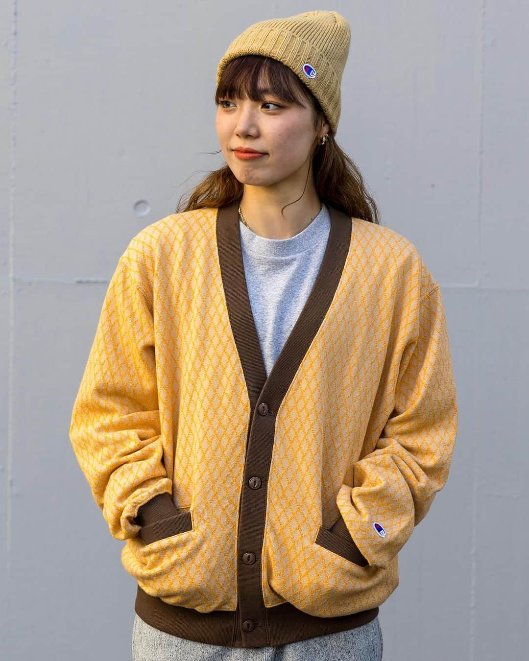 Champion Japanさんのインスタグラム写真 - (Champion JapanInstagram)「【STORE LIMITED HOLIDAY SPECIAL】 2023/12/9(Sat)RELEASE.  Item: Sweat Cardigan Number:C8-Y049 Color: : Black,Yellow Green,Beige,  Size:S,M,L,XL Price:¥14,800  Item: Mock Neck Sweatshirt Number:C8-Y050 Color:Beige,Olive,Navy Size:S,M,L,XL Price:¥12,800  Staff  Women’s 169cm/M Men’s 180cm XL  #Champion #jacquard #cardigan #mockneck #23fw」12月8日 13時00分 - champion_japan