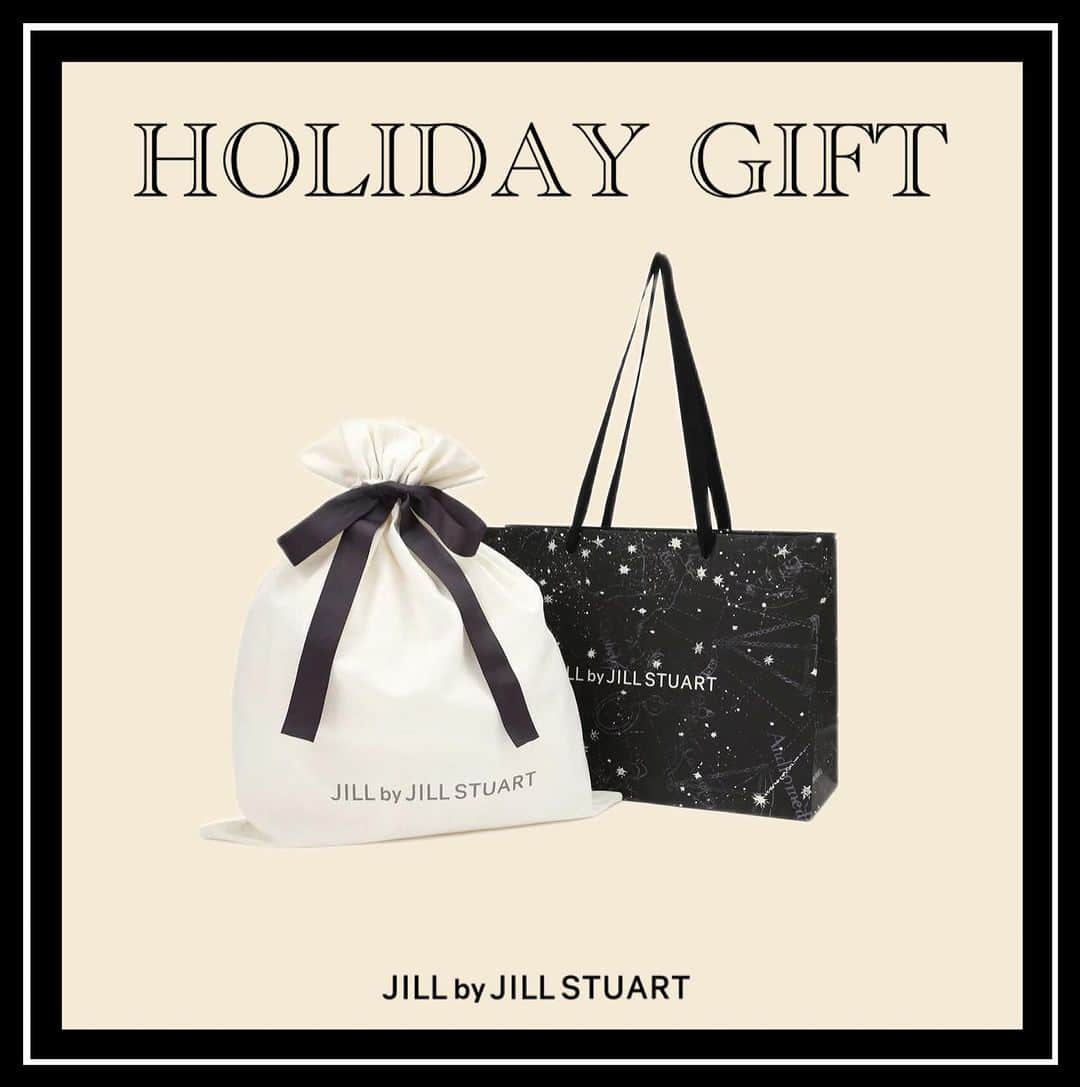 JILL by JILLSTUARTのインスタグラム：「. 《Holiday Gift》 ￣￣￣￣￣￣￣￣￣￣￣￣￣￣￣￣￣￣￣￣ 待ちに待った、ホリデーシーズンが到来！ 一年間の感謝を込めて 大切な人にJILL by JILL STUARTの贈り物を。  お勧めは定番人気のストール。 大判なのでマフラーとしてはもちろん 軽い羽織やブランケットとしても活用できます。  掲載アイテムはWEB・店舗ともに入荷中。 限定のギフトラッピングも合わせてチェックしてください。 ※ギフトラッピングは欠品の場合もございます。  ￣￣￣￣￣￣￣￣￣￣￣￣￣￣￣￣￣￣￣￣￣ #ジルバイジルスチュアート  #jillbyjillstuart #jillby  #JILL_23AW #2023aw」