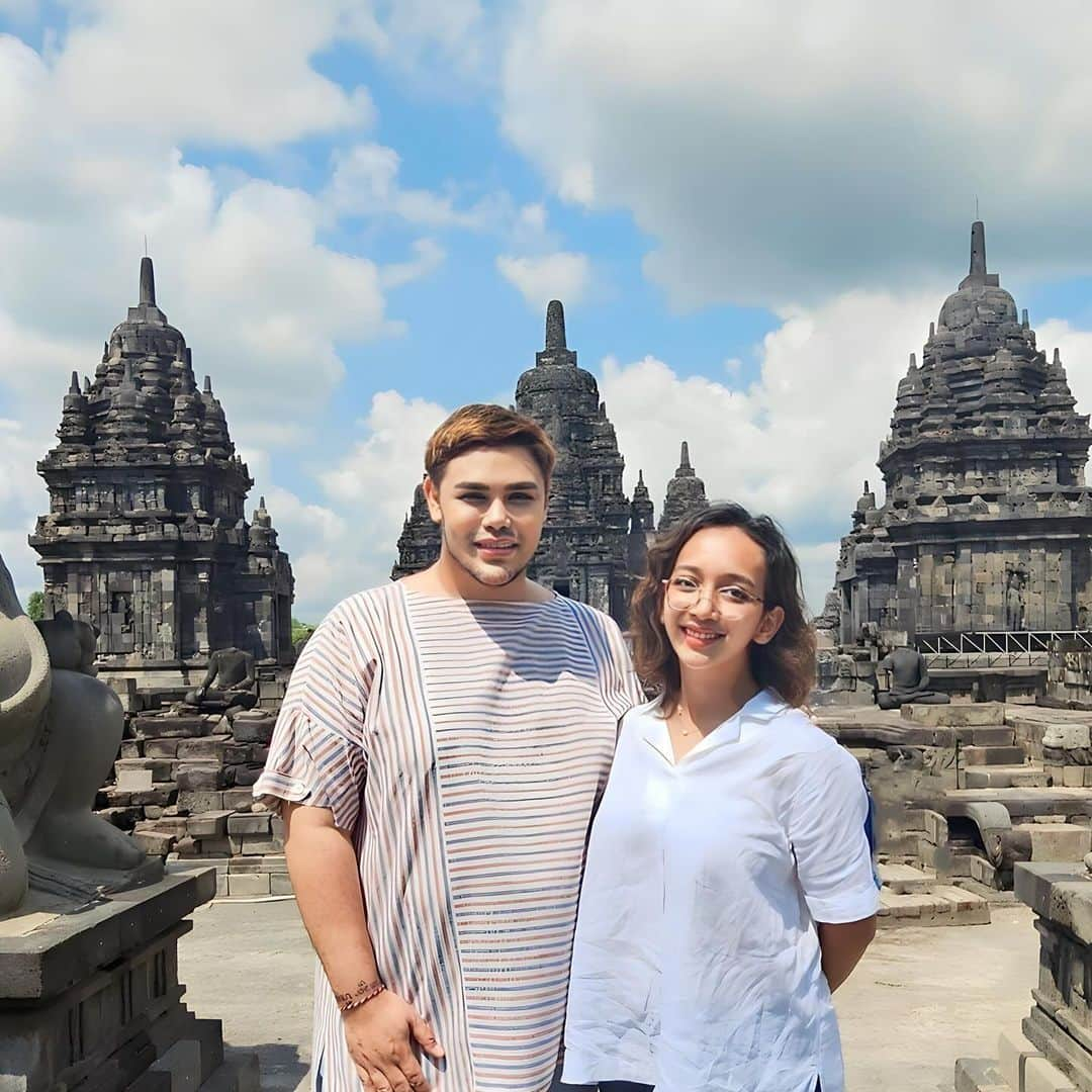 Ivan Gunawanのインスタグラム：「. Exploring the rich culture of Central Java among ancient temples with the gracious company of @gkrbendara . Gratitude for the wonderful companionship on this cultural journey.  #ivangunawan #igungoestojogjakarta #explorejogja #candisewuprambanan」