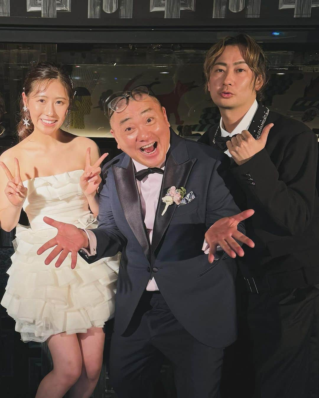 TOMO さんのインスタグラム写真 - (TOMO Instagram)「改めて山本さん、未姫ちゃんご結婚おめでとうございます！  未姫ちゃんとはラジオ番組のパーソナリティーとしてずっと一緒にお仕事させて頂く中、一緒に韓国に行ったり、キャンプに行ったりとプライベートでも仲良しの仲間ですw 本当に嬉しく思います！  2人の作り出す笑いと涙のある素敵な結婚式だったー！！！  これからもよろしくお願い致します！  #山本圭壱 さん#西野未姫 #結婚式」12月8日 11時25分 - dp_tomo0561