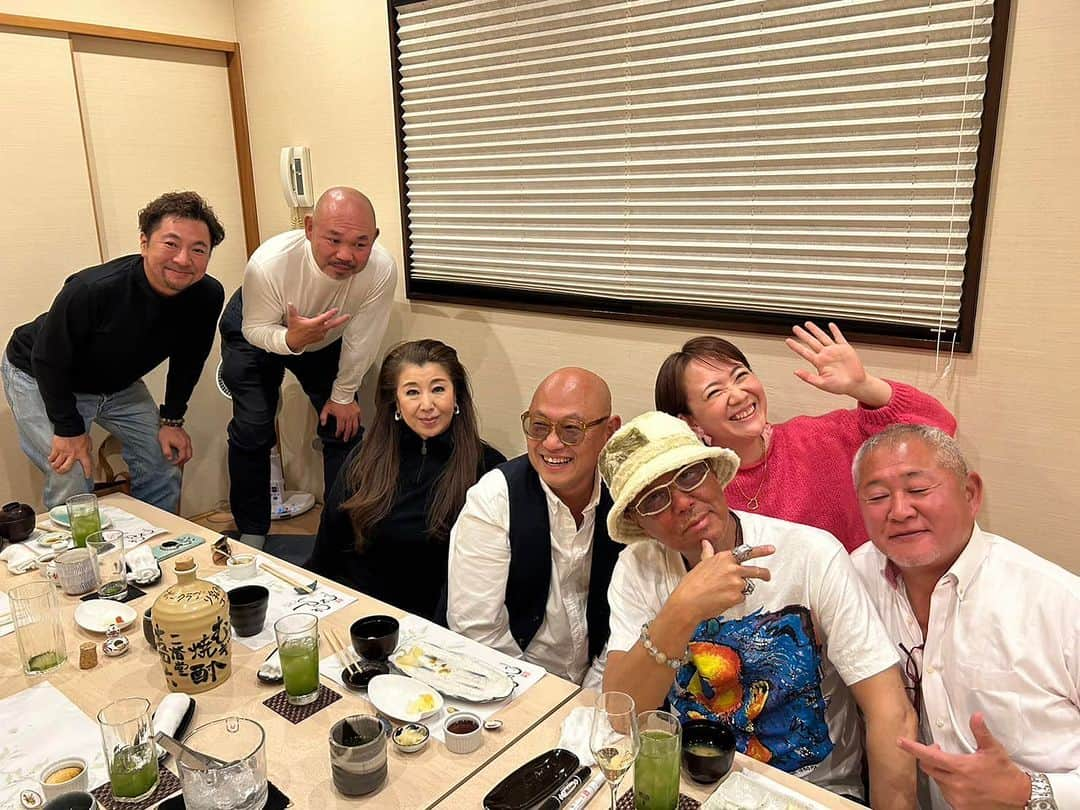 近藤信秋 さんのインスタグラム写真 - (近藤信秋 Instagram)「先日、エンコ会(浅草会)のみんなと久しぶりに集まって『総長(俺)応援会』をやってくれました。もちろん俺は緑茶で乾杯。早く又、みんなでワイワイ飲める日が来るのを楽しみにしてます。ありがとね。🍾👍🏾😎💕」12月8日 11時31分 - bro.korn