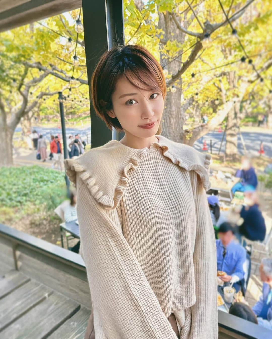 横町ももこさんのインスタグラム写真 - (横町ももこInstagram)「💖  まだまだあったかいね〜☺️ 上着いらないからお気に入りのニットも大活躍🧶🤎  これは @friful_official で一目惚れした👀💘 やっぱりビックカラー大好き🫶💕  【tops (knit)】🧶 FRIFUL ステートメントカラー　フリルトリム　ドロップショルダーセーター カラー: アプリコット 商品ID: 23084844 着用サイズ: S(JP-S) ¥2,628  この投稿を見た方限定で 年末まで使えるお得なクーポンコードをプレゼントするので 是非使ってね〜🎁  クーポンコード【FRIFUL139】🌼 0-5999円で15%オフ 6000円以上で20％オフ 有効期限：2024/12/31"  #SHEIN #FRIFUL  #SHEINコーデ  #FRIFULコーデ  #BeSHEINモデル #SHEIN購入品  #秋コーデ  #購入品紹介  #子育てママ  #ブロガー #インフルエンサー #ママインフルエンサー #フリーランスモデル #横町ももこ」12月8日 11時35分 - momochadayo