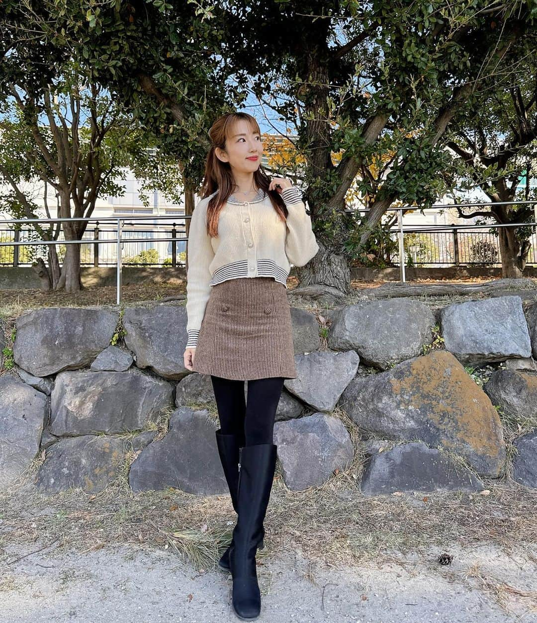 庄司ゆうこさんのインスタグラム写真 - (庄司ゆうこInstagram)「雲一つないいい天気☀️✨ 母とお散歩中に撮影してもらったよ❤️ シイーンから新しく発売されたブランド FRIFULのスカートが可愛いし暖かいしこの冬ヘビロテしてますっ❣️ topsは @shein_japan シイーンだよ💖 安くて可愛くて生地もしっかりしていて最高🥺✨ こちらのクーポンコードでFRIFULもsheinも更に安く買えちゃうよー❣️ こんなに安くて大丈夫？ってくらいびっくりする値段で服や小物などアイテムも盛り沢山だから是非チェックしてみてねー😁 @friful_official   クーポンコード　FRIFUL146 ※0-5999円で15%オフ, 6000円以上のご購入で20％オフ ※有効期限：2024/12/31"  #今日のコーデ #コーデ#コーディネート#friful #shein #PR」12月8日 11時46分 - yuko.shoji