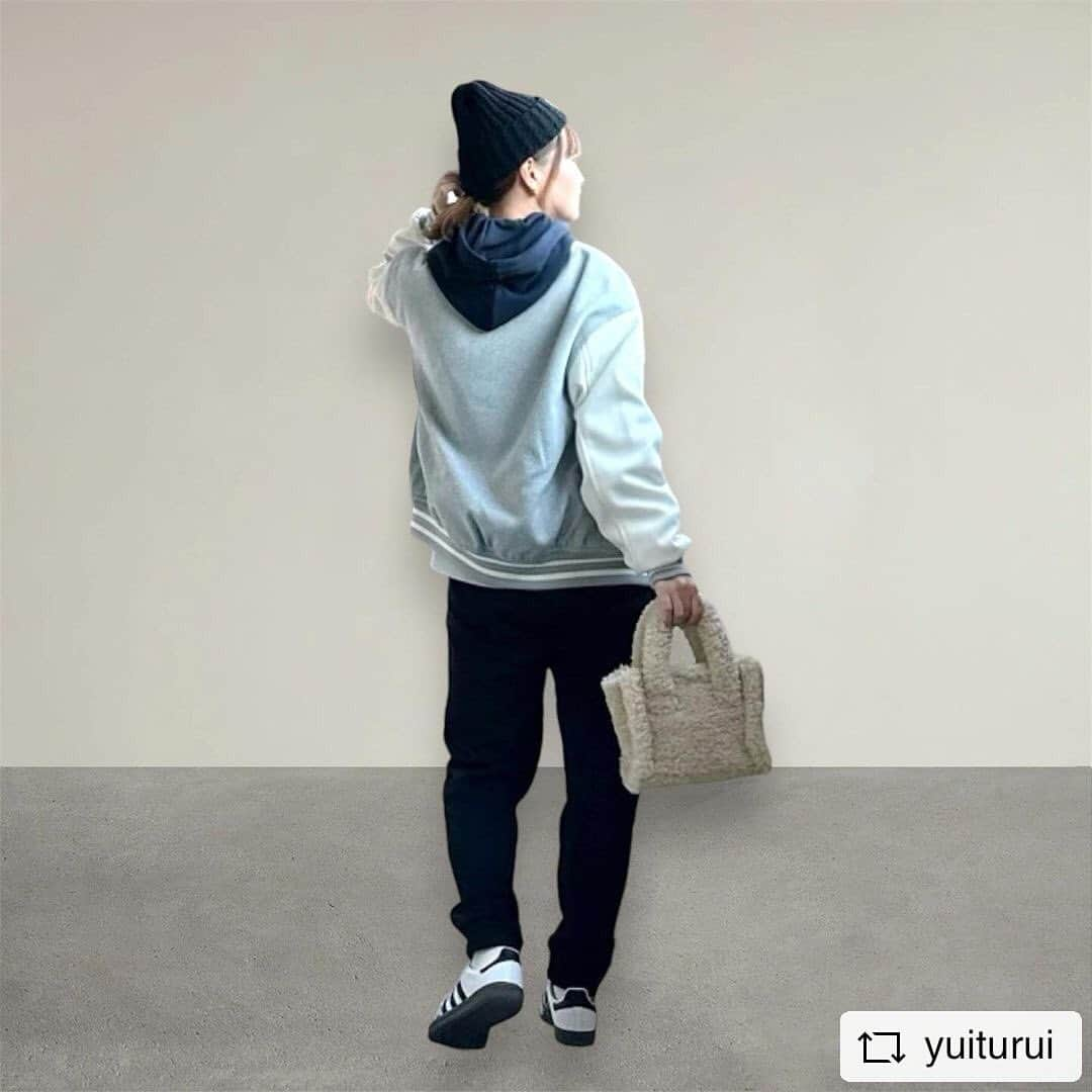 ハニーズ公式さんのインスタグラム写真 - (ハニーズ公式Instagram)「#Repost @yuiturui  • • • • • • @yuituruiさんの投稿です。 素敵な投稿ありがとうございます。  • • • • • •  ☜148cmコーデ投稿してます  @honeysofficial  Honeysの服で久しぶりの3つ子コーデ☺︎☺︎☺︎  naaao.y.s なお _k_a_o_c_h_i_n_ かお yuiturui わたし  今日のハニーズのitemは  ☑︎スタジャン S 杢グレー ・673042822247  ☑︎ラグラン配色ゆるパーカー S 杢グレー ・593011846147  ☑︎あったかジョガーパンツ S ブラック ・  685074072342  の、３つ☝︎ パーカーとジョガーパンツは、あったかシリーズのハニぽかアイテム！ あったかくて、最近寒いを感じるようになってきた私にはもってこいの服だよ！  3人でこれ一目惚れ〜⭐︎とかこれかわいいねぇ〜♡とか これ、あったかくておすすめよ〜‼︎とか わちゃわちゃ話して決めたコーデ。 めっちゃ楽しいわ(〃艸〃) 真似して着てくれたら、嬉しいなぁ〜♬ ストーリーに三つ子載せるねっw  冬の3つ子コーデ第1弾見てくれてありがとう◡̈♥︎ 第2弾もお楽しみに〜✌︎  #PR#honeys#ハニーズ#ハニーズコーデ#あったかシリーズ#ハニぽか#リンクコーデ  #三つ子コーデ #今日のコーデ#ママコーデ#アラフォーコーデ#40代ファッション#大人カジュアル#大人コーデ#大人かわいい#メンズライク#メンズライク女子#低身長コーデ#低身長女子#sサイズコーデ#148cmコーデ#小柄コーデ#骨格ウェーブ#ブルベ冬#アウターコーデ#ブルゾン#スタジャン#スタジャンコーデ」12月8日 11時52分 - honeysofficial